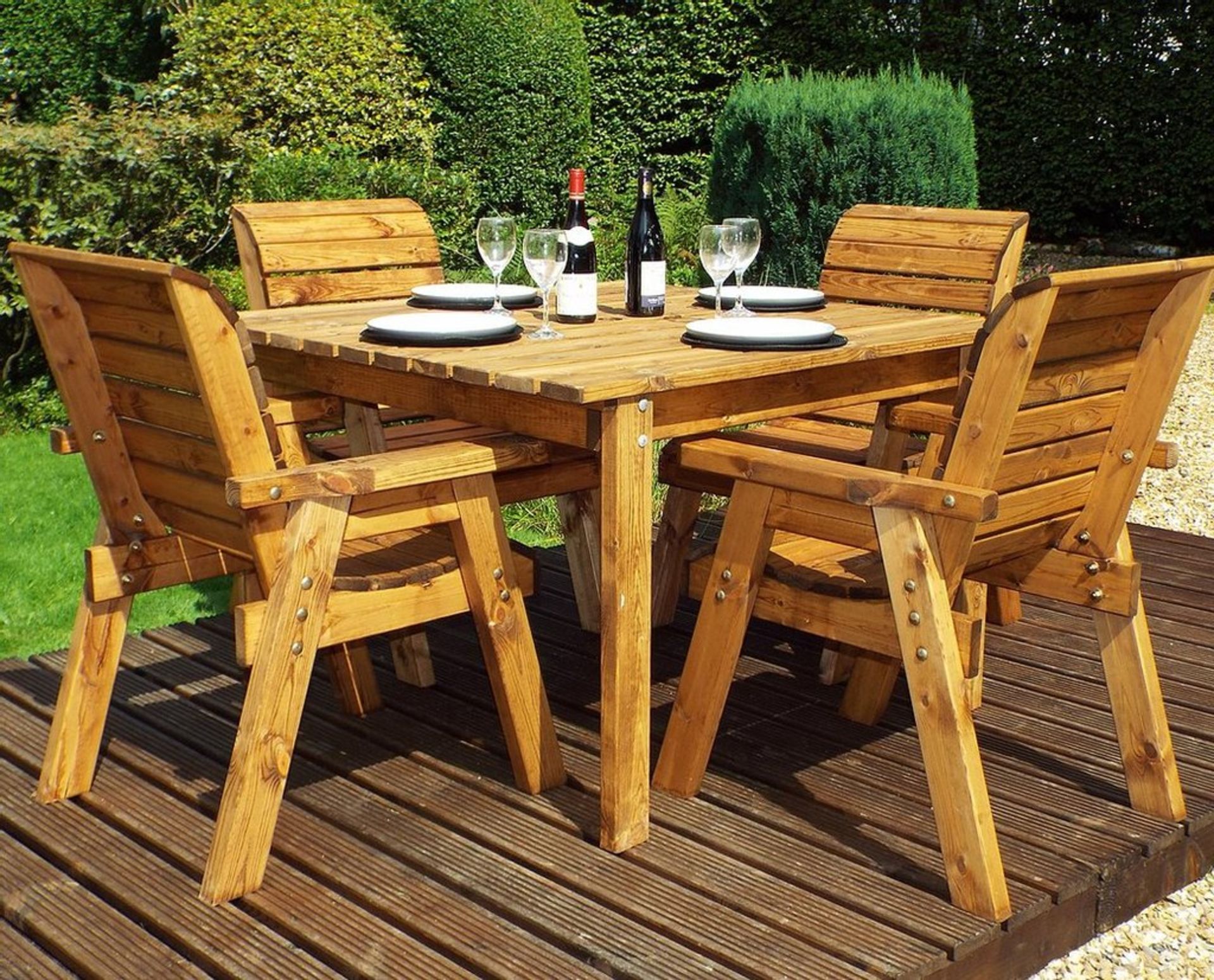 Square garden table and 4 chair set This superb outdoor garden furniture set provides 4 x