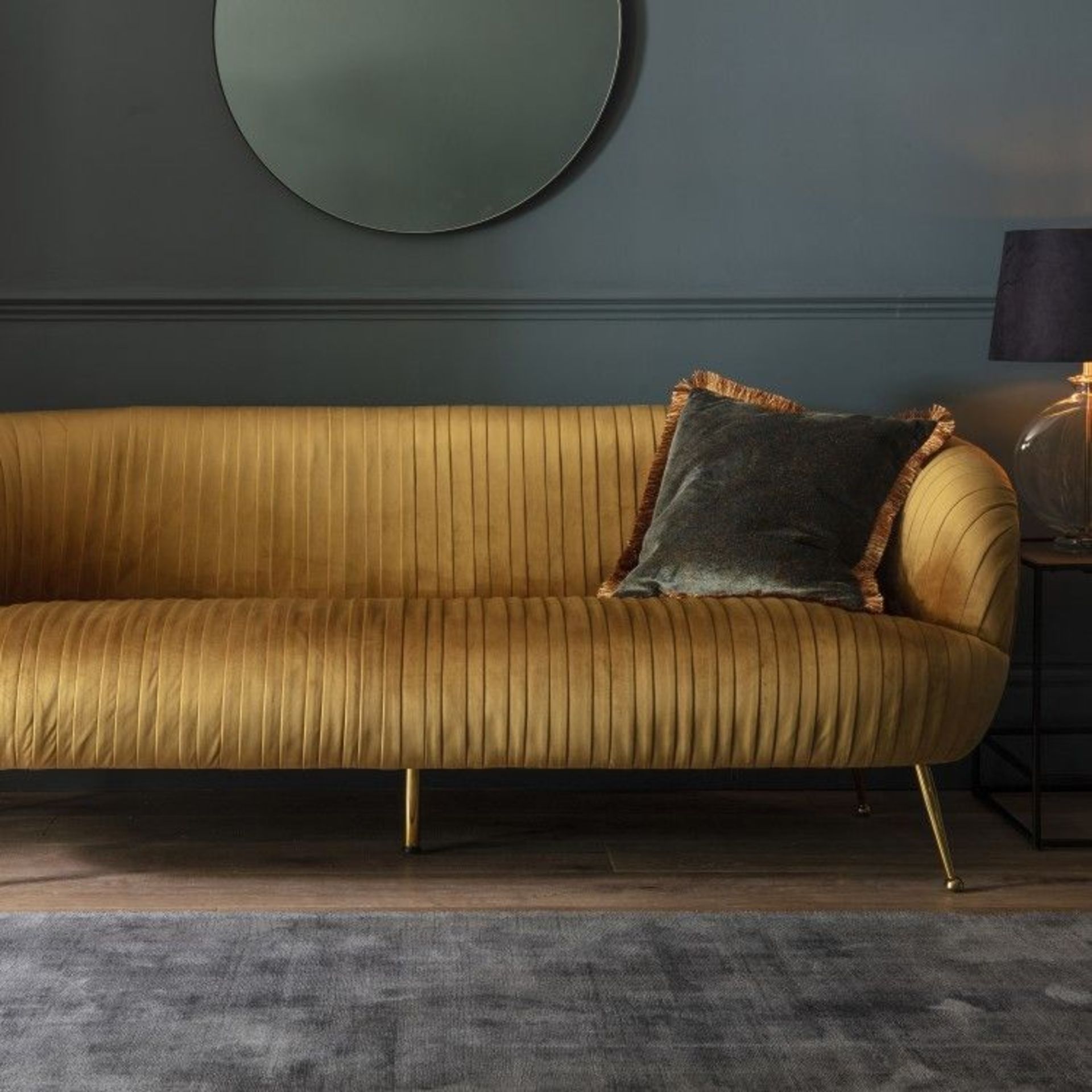 Valenza Gold Sofa Sit in style and make this Valenza Gold Velvet Sofa a focal piece of your living - Bild 3 aus 4