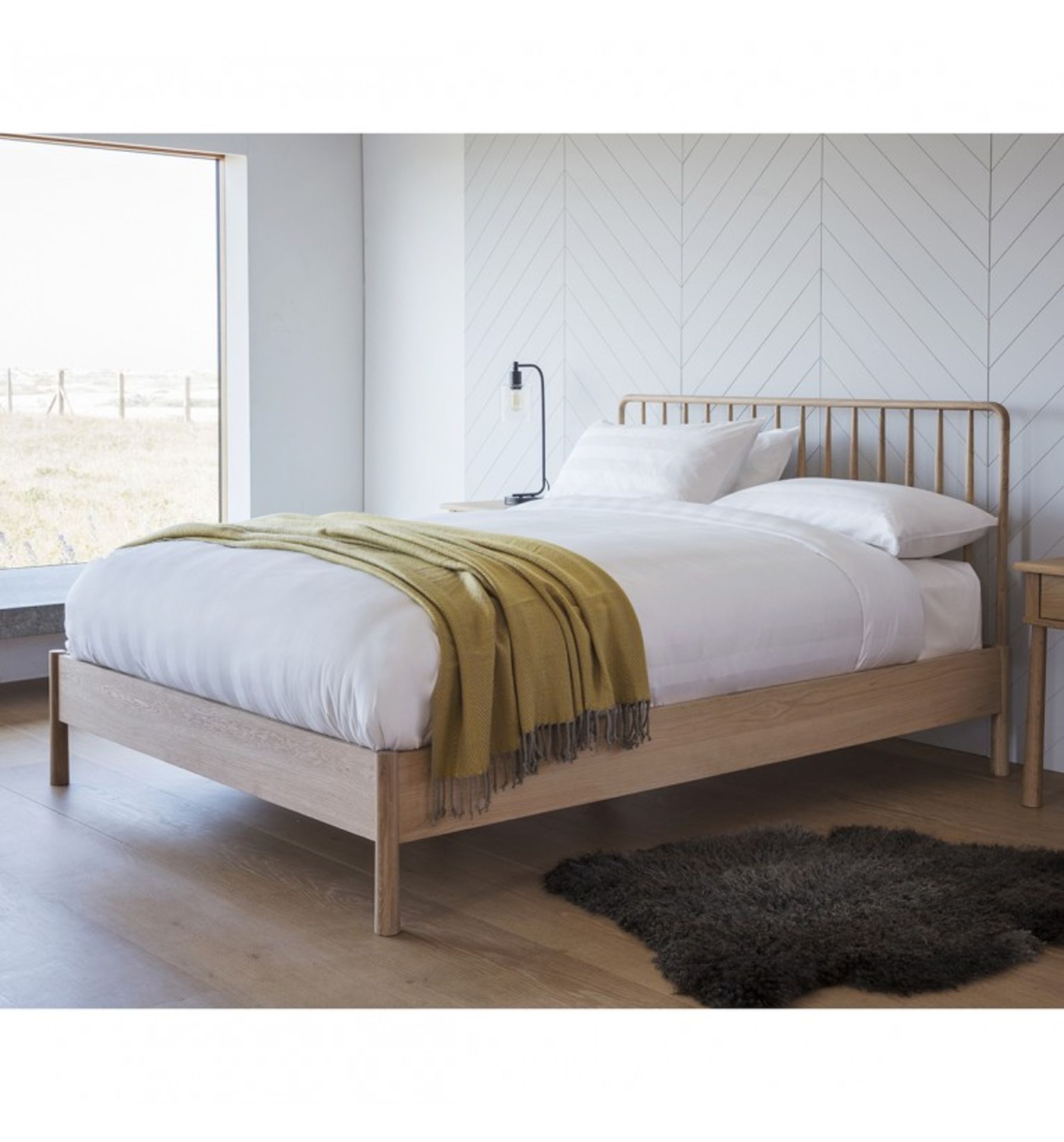 Wycombe 5' King Size Spindle Bed The Wycombe range made from a combination of the finest solid oak