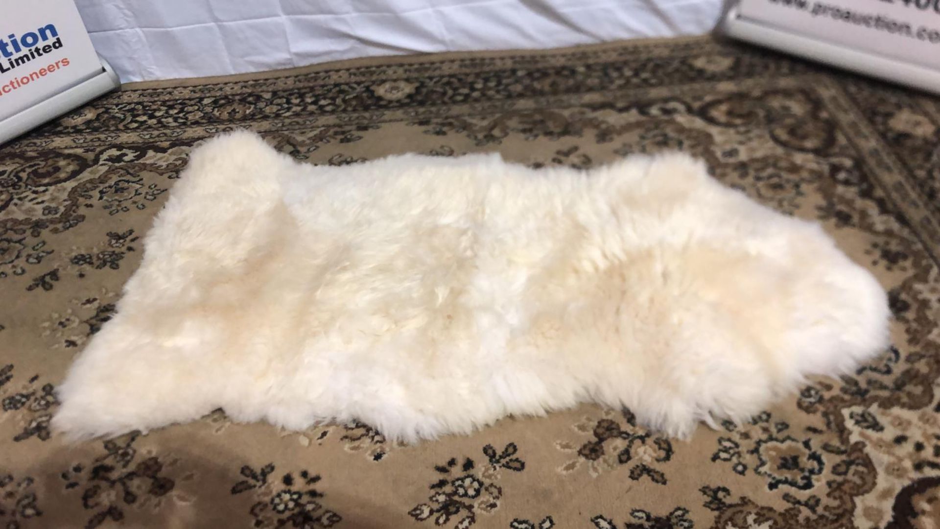 Natural White Large Sheepskin Rug Approximately 105 X 66cms Sheepskin Rug Their Soft, Tanned Leather - Image 2 of 2