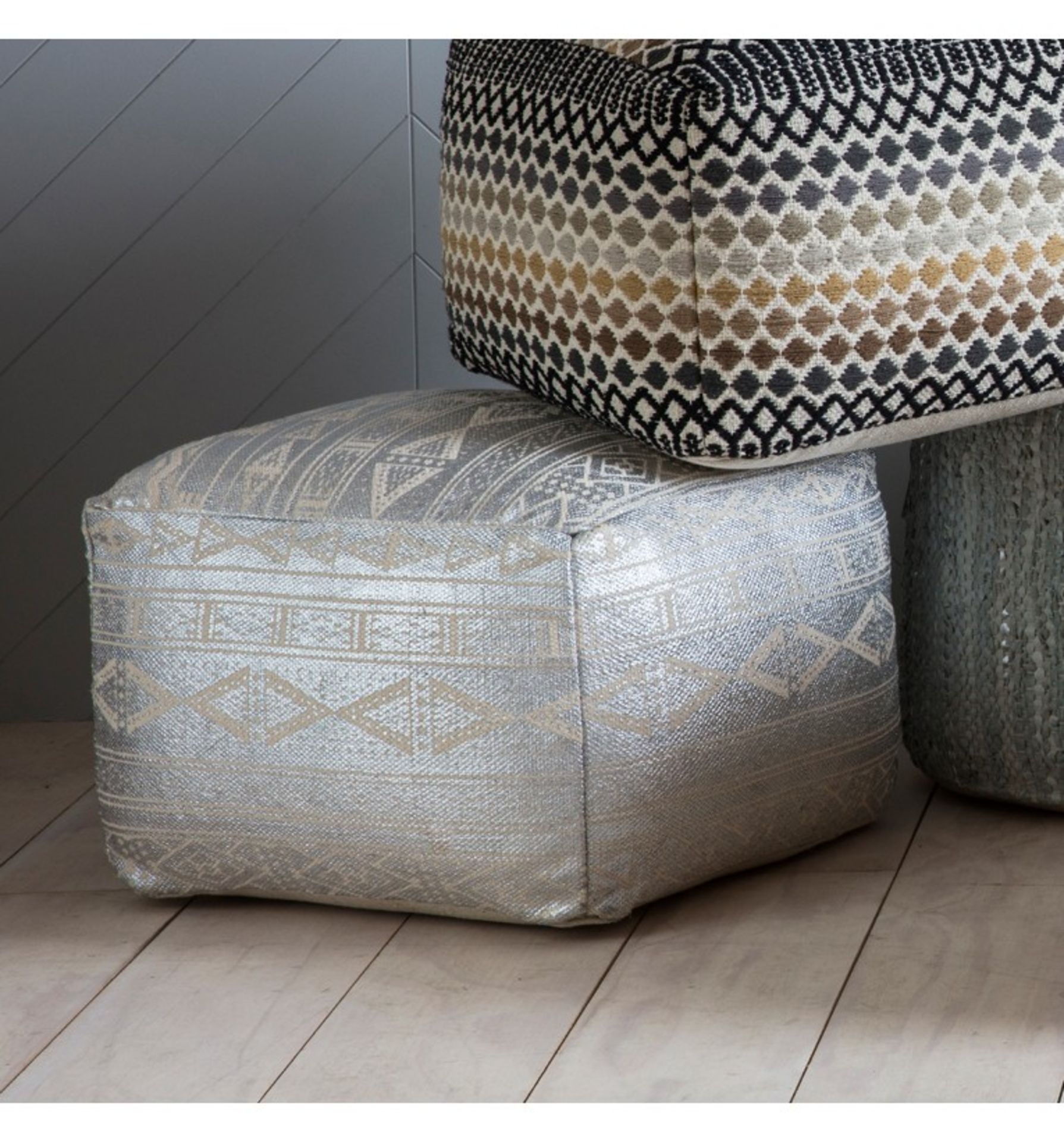 Metallica Pouffe Silver Practical and stylish, this metallic pouffe features a subtle design. This