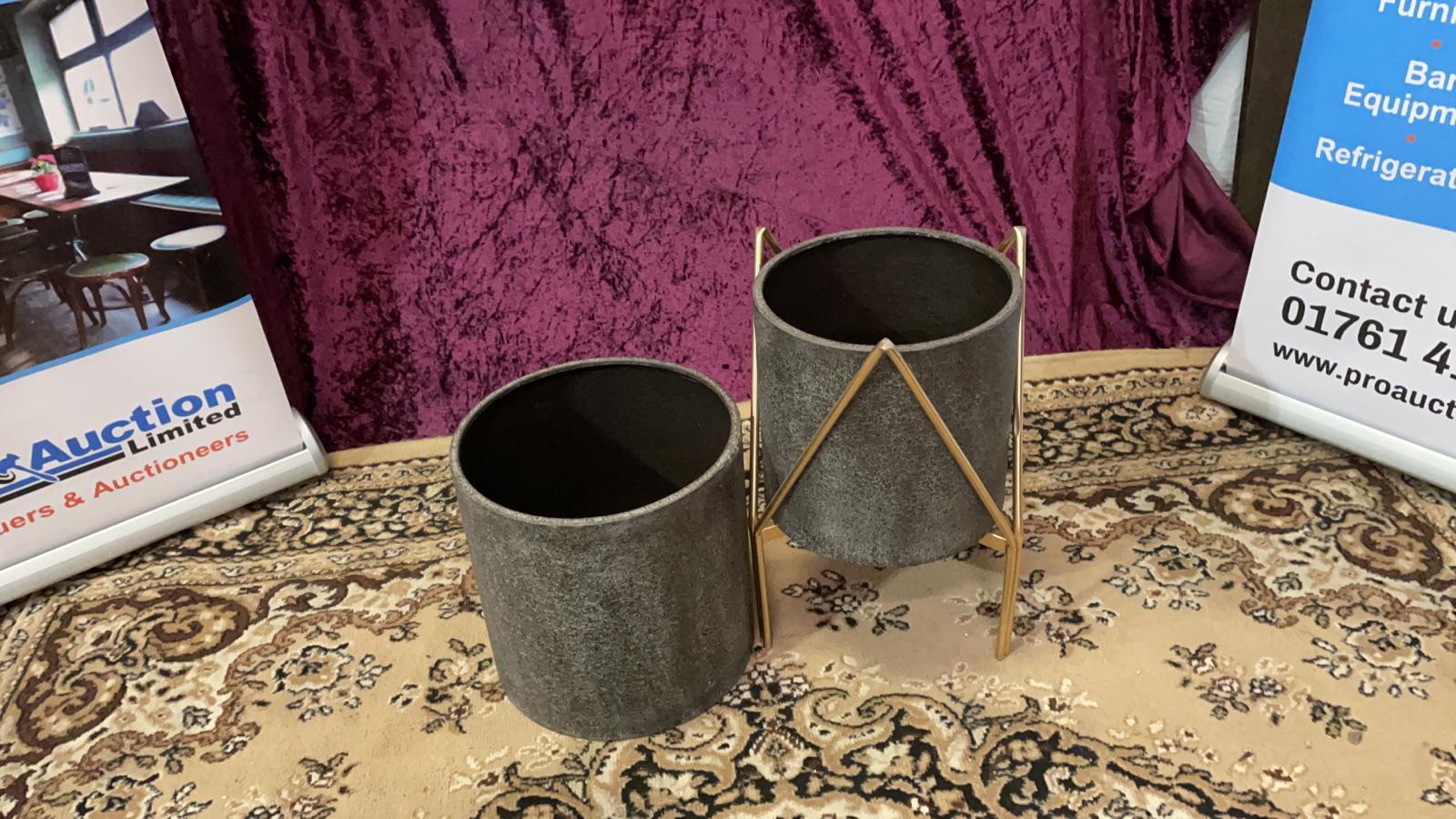 A set of 2 x Parlane Pavillion Luxe Meal metal textured planters with single brass frame stand 31 - Image 3 of 3