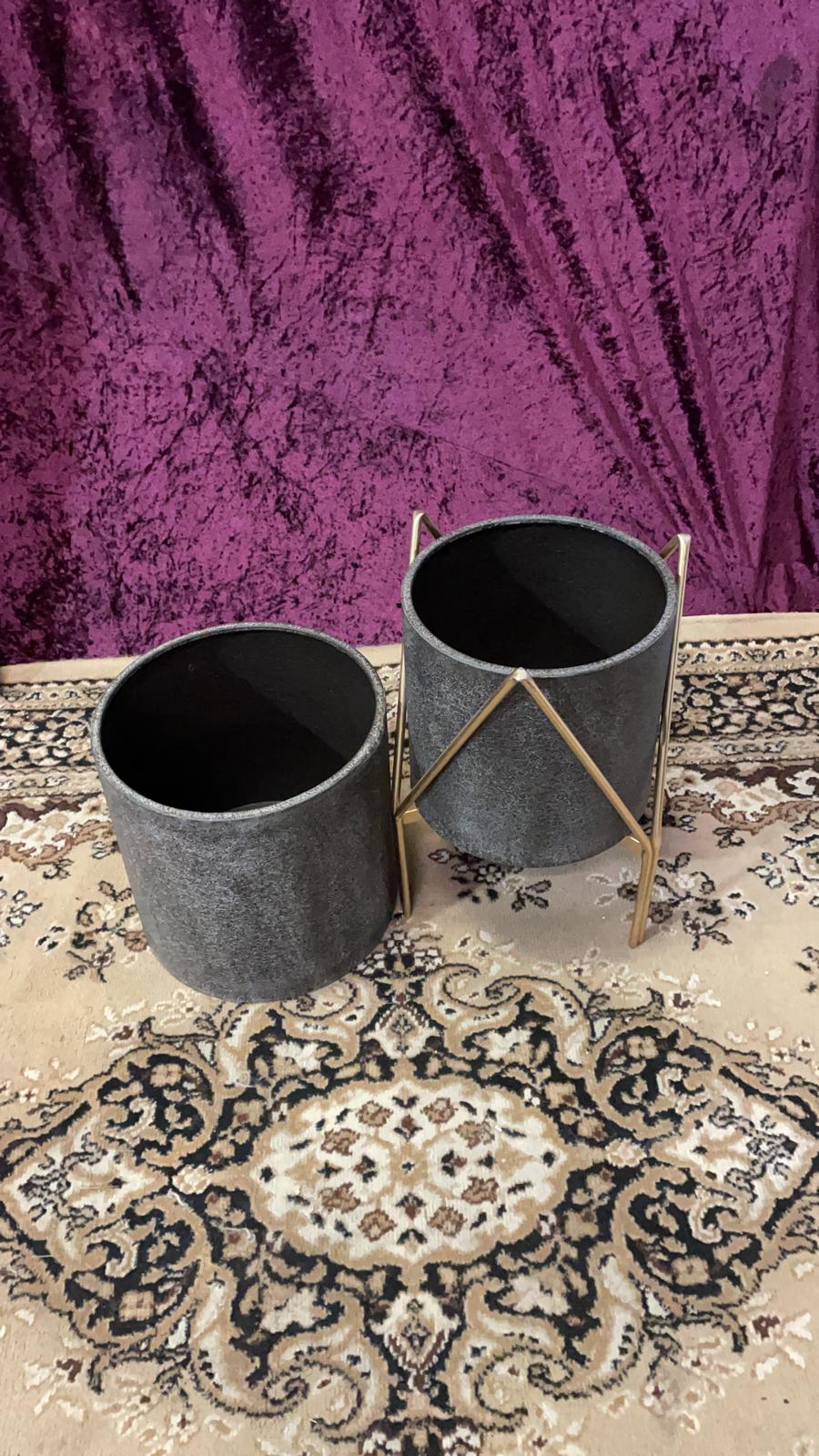 A set of 2 x Parlane Pavillion Luxe Meal metal textured planters with single brass frame stand 31 - Image 2 of 3