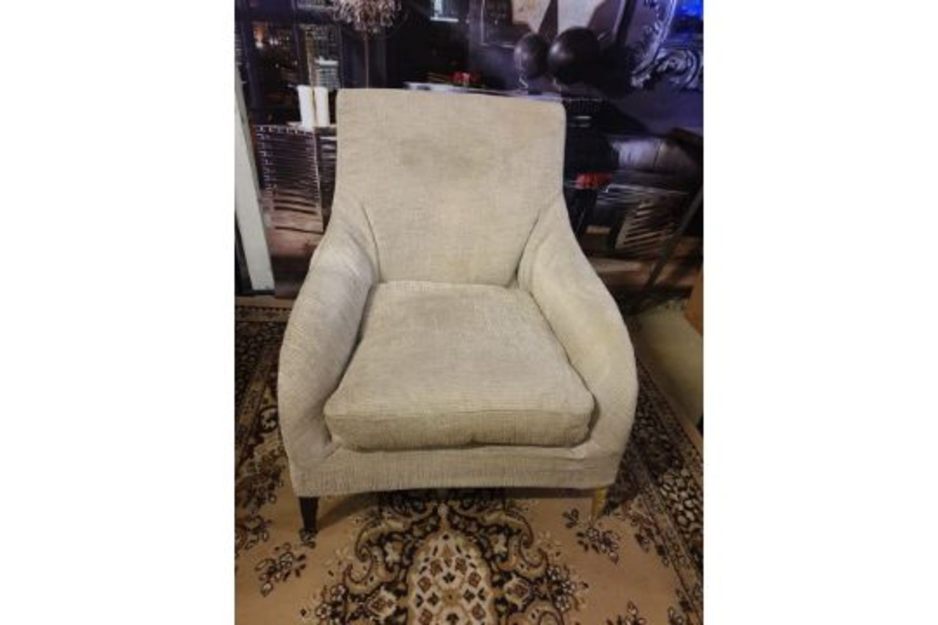 **Clearance** A Pair of Cream upholstered designer inspired armchair a super comfortable modern - Bild 2 aus 2