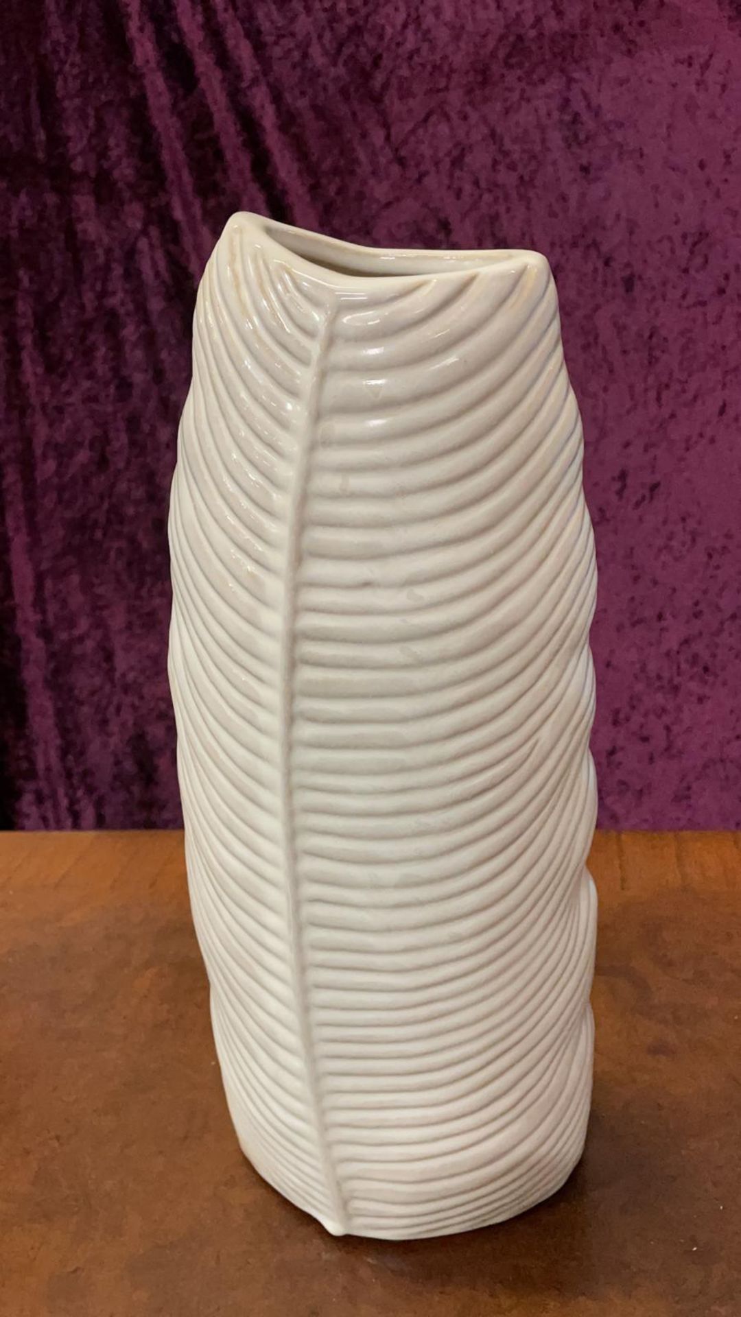 Leaf Ceramic Vase White 5011745897109