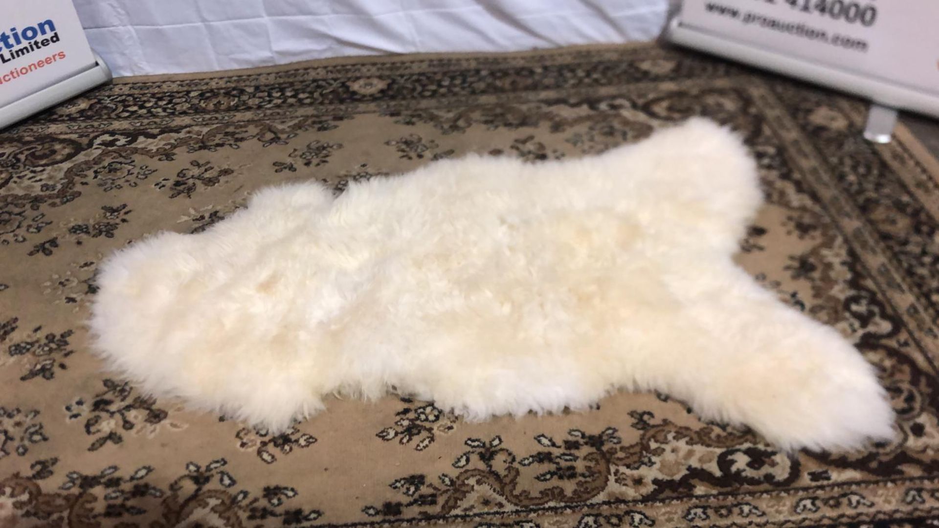 Natural White Large Sheepskin Rug Approximately 105 X 66cms Sheepskin Rug Their Soft, Tanned Leather - Bild 2 aus 2