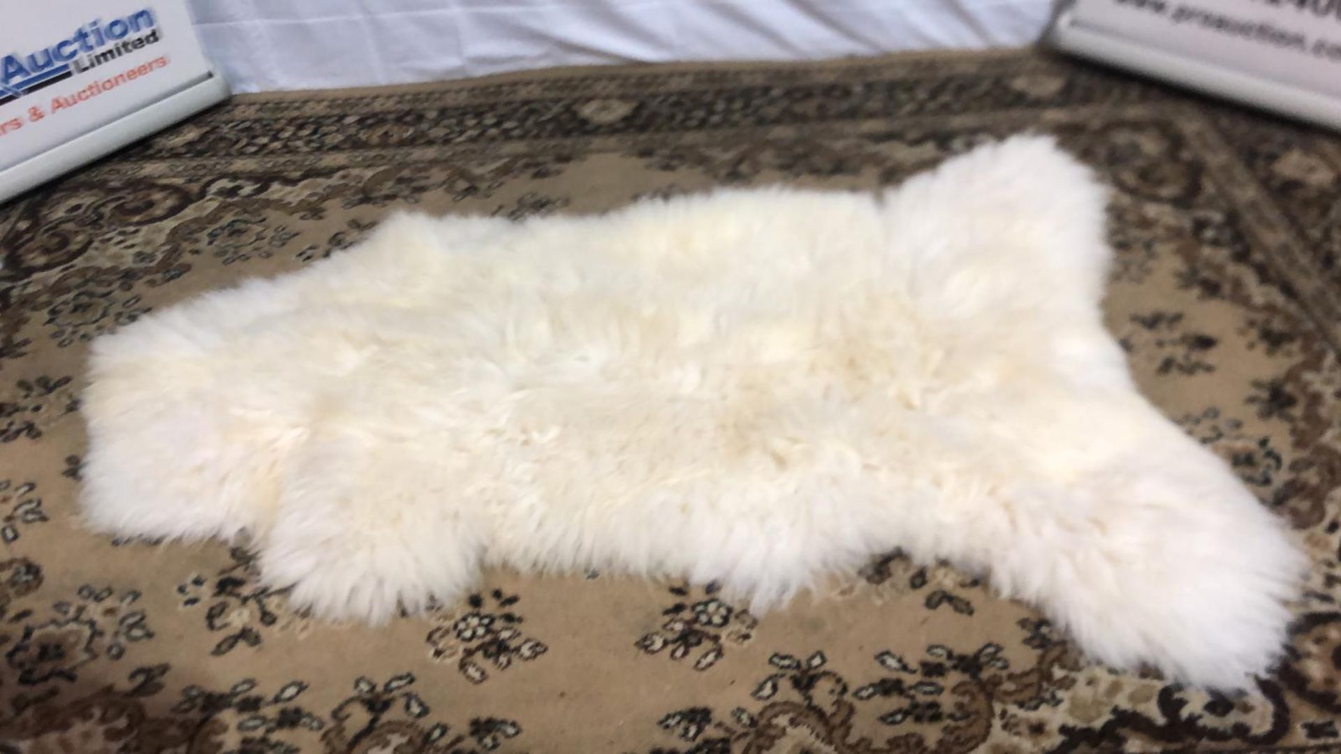 Natural White Large Sheepskin Rug Approximately 105 X 66cms Sheepskin Rug Their Soft, Tanned Leather - Bild 2 aus 2