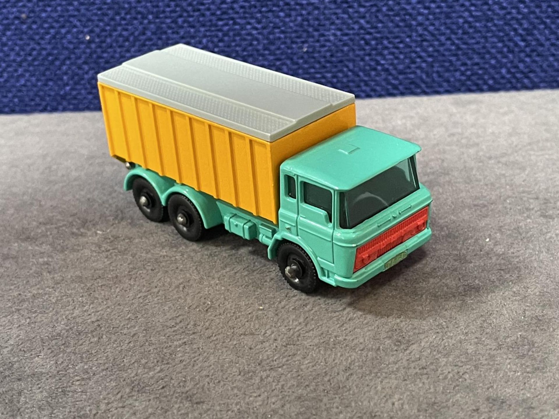 Matchbox Lesney #47c DAF Tipper Container Truck With The Rarer Sea Green Body Mint In Firm E Type - Image 2 of 4