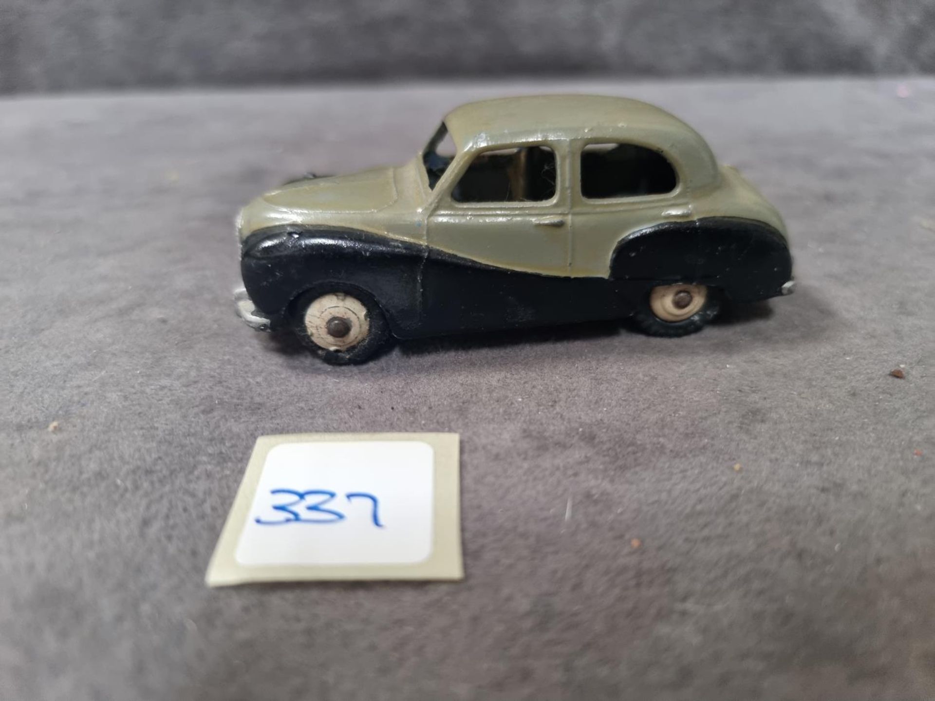 Dinky #161 Austin Somerset Two Tone Brown Unboxed 1956-1959