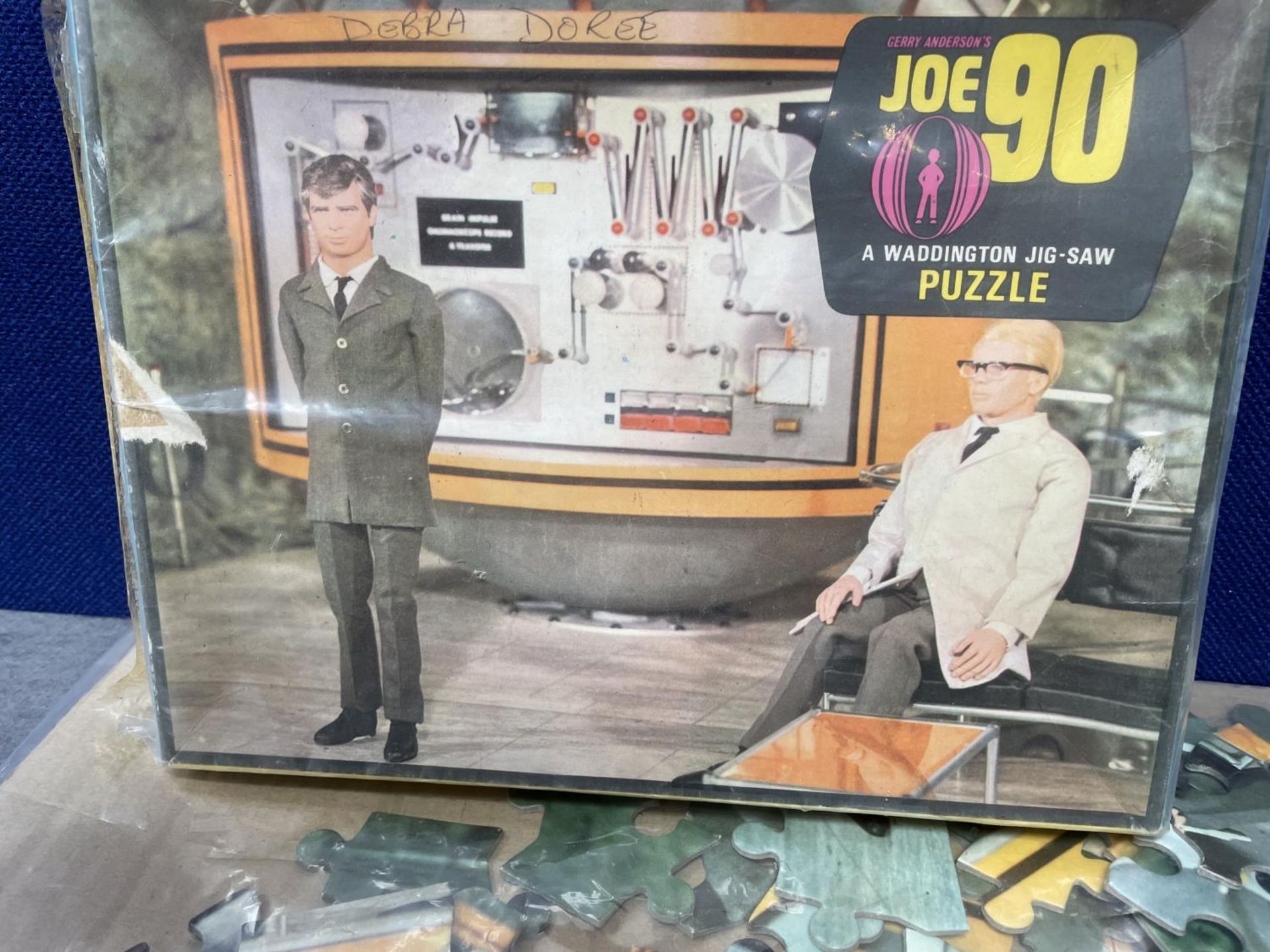 Waddington's JOE 90 Jigsaw A Picture Of Sam And Mac In Front Of The Big Rat From The Episode The - Image 2 of 2
