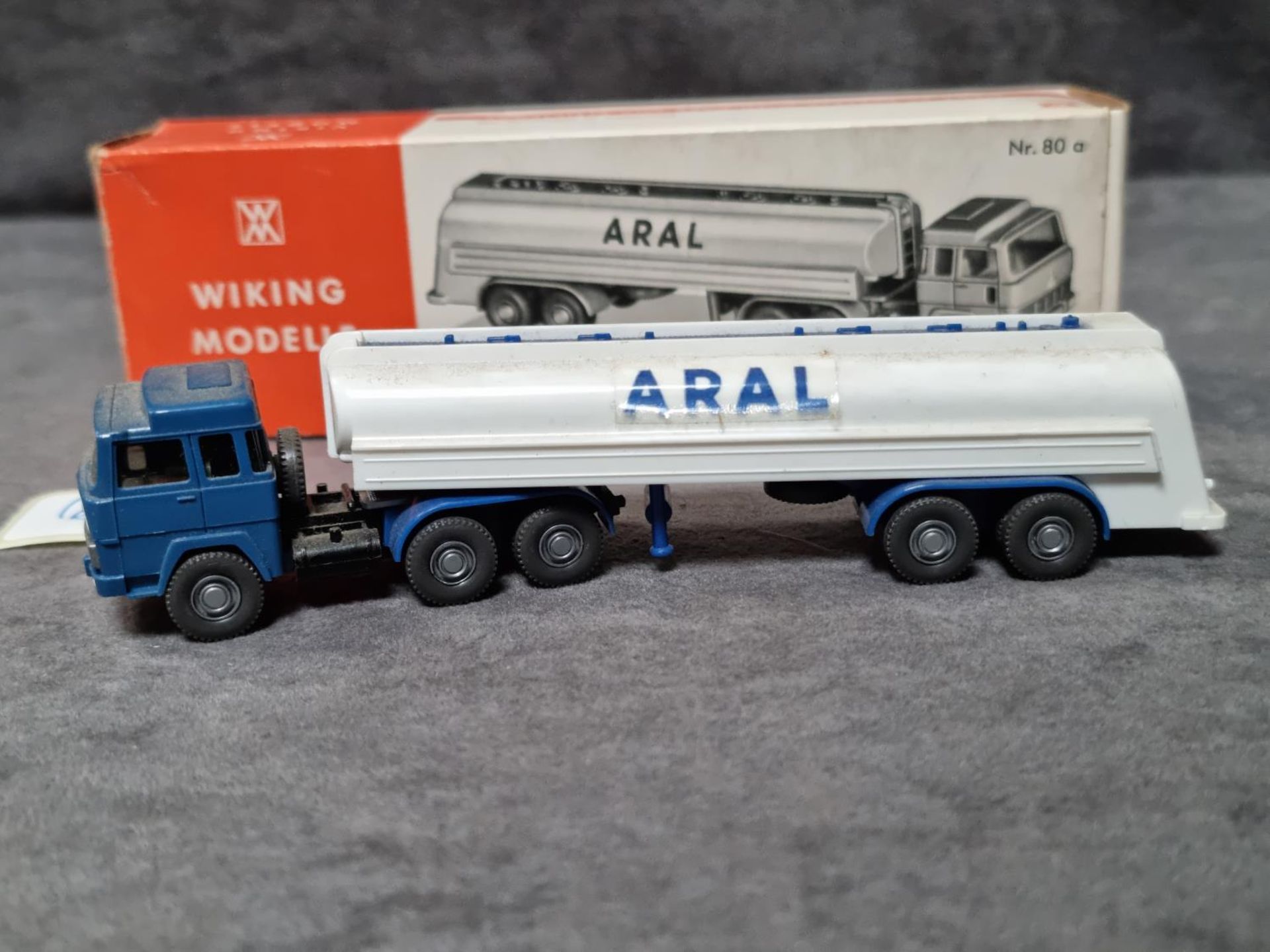 Wiking Germany HO Scale #80a Aral Tanker Trailer Truck - Image 2 of 2