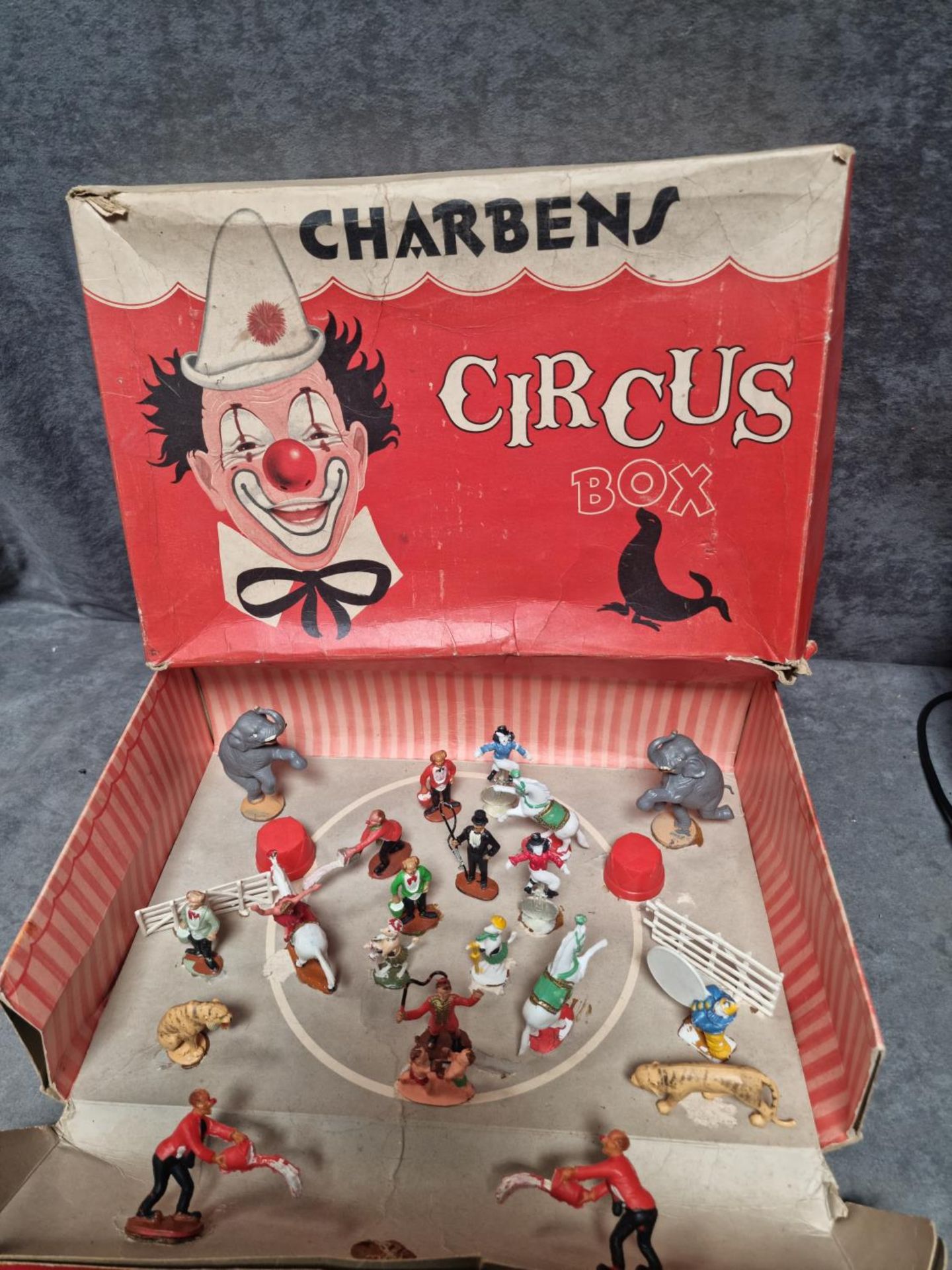 Extremely Rare 1962 Charbens Circus Display Box 2 x Elephants 4 x Circus Podiums 3 x Liberty - Image 3 of 9