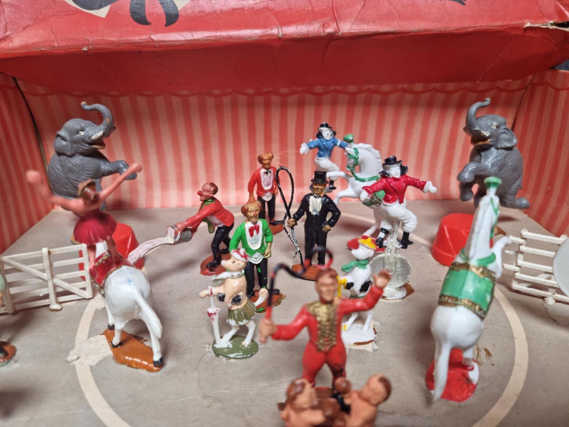 Extremely Rare 1962 Charbens Circus Display Box 2 x Elephants 4 x Circus Podiums 3 x Liberty - Image 9 of 9