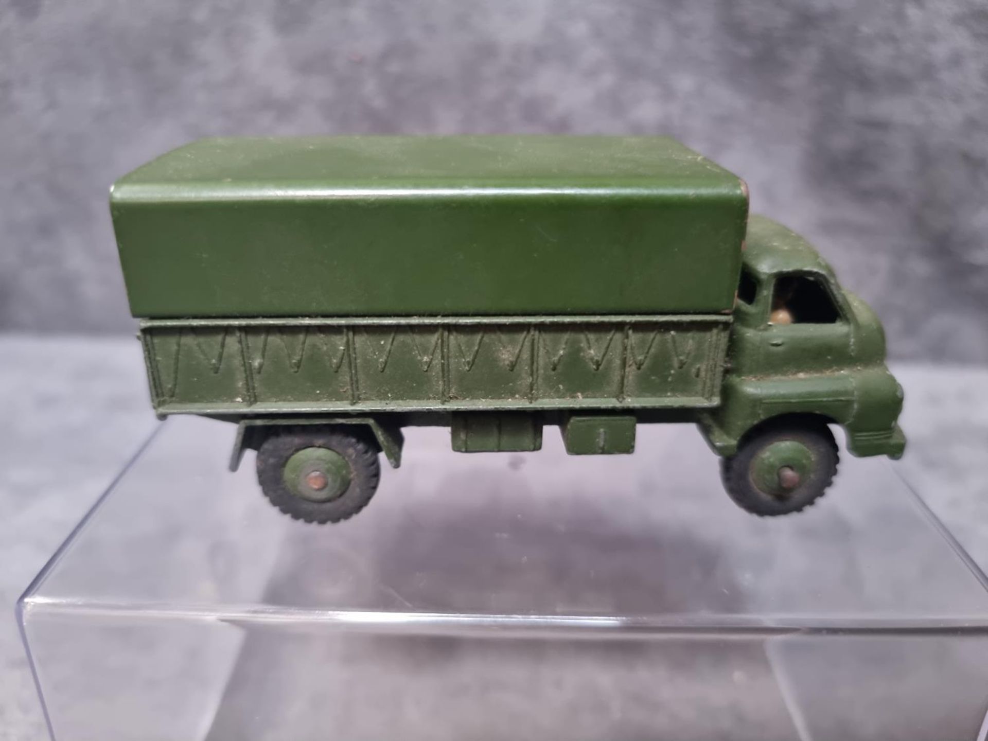 Dinky #621 3 Ton Army Wagon Green - With Driver 1955-1960 Model Nr Mint With A Couple Of Box Rubs - Image 2 of 3