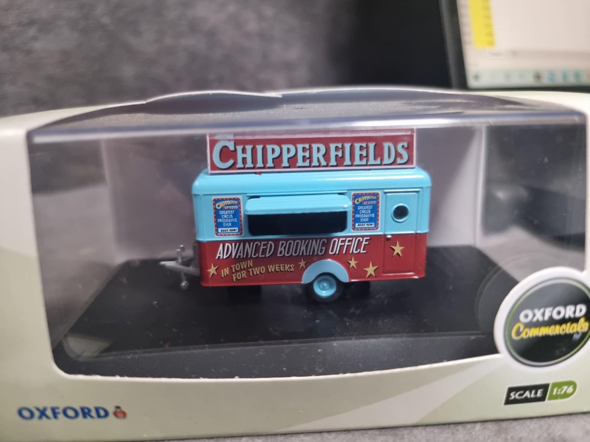 2 x Oxford Commercials Diecast Models Comprising Of #CH033 Oxford Diecast Chipperfield Mobile - Image 3 of 3