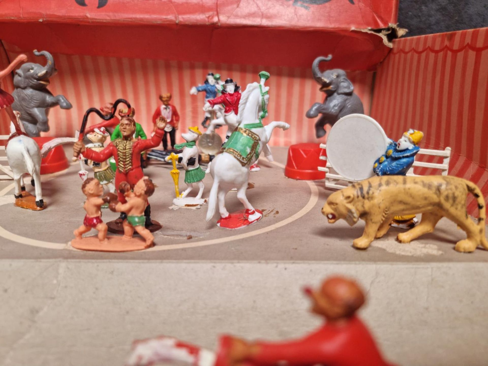 Extremely Rare 1962 Charbens Circus Display Box 2 x Elephants 4 x Circus Podiums 3 x Liberty - Image 5 of 9