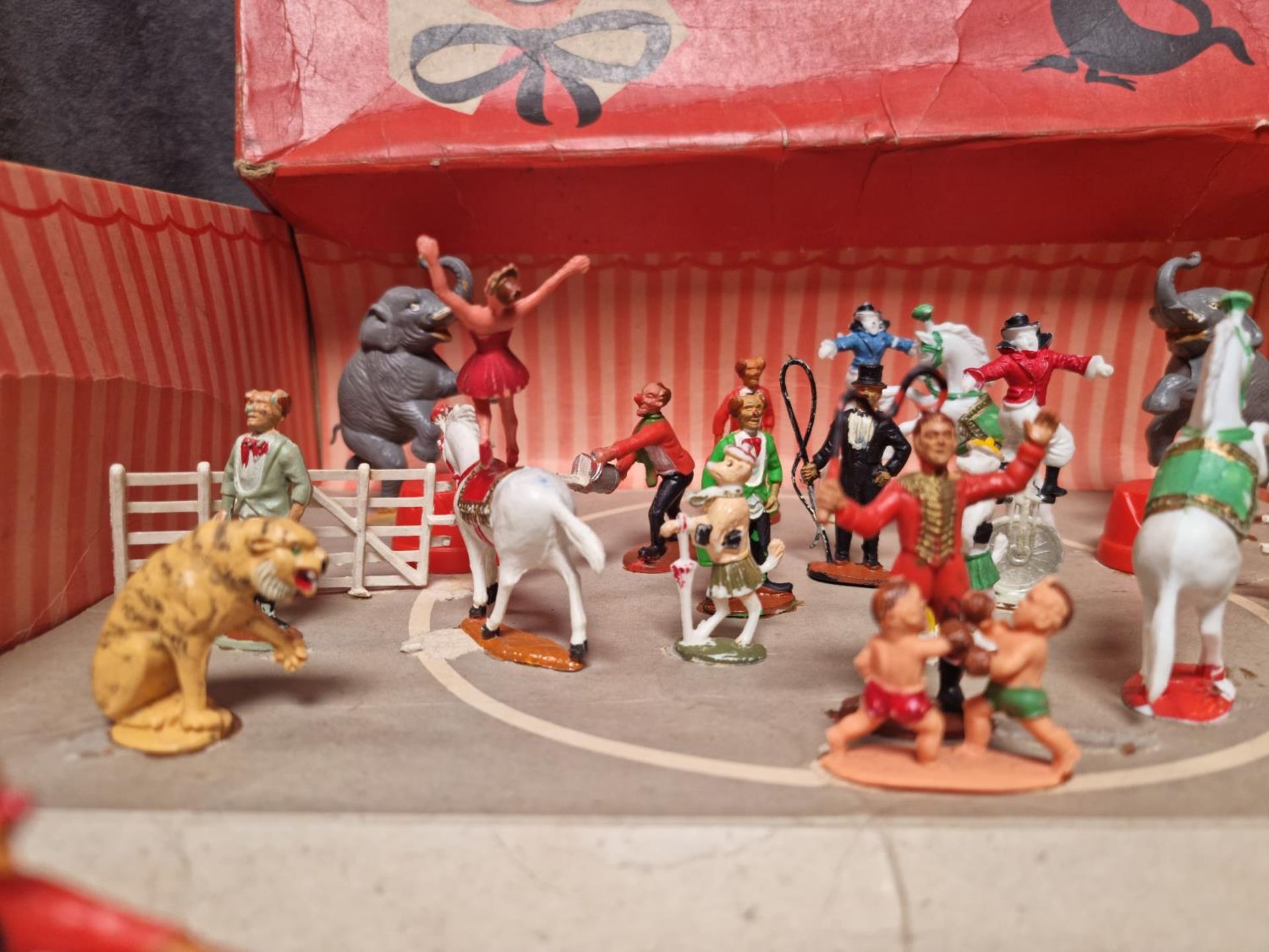 Extremely Rare 1962 Charbens Circus Display Box 2 x Elephants 4 x Circus Podiums 3 x Liberty - Image 7 of 9