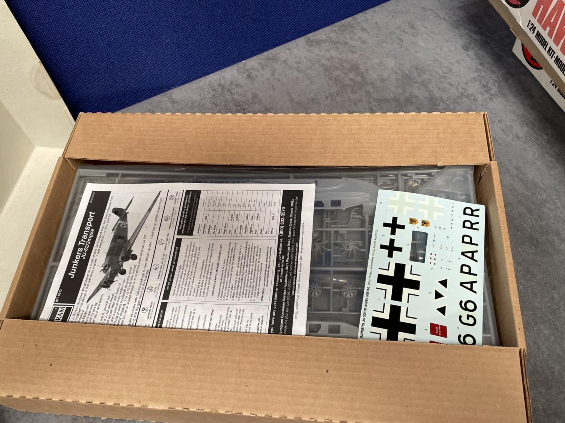 Revell Scale 1/48 #85-5612 Junkers Ju 52/3m With Sprues In Bag, Decals And Instructions In Box - I - Bild 2 aus 3