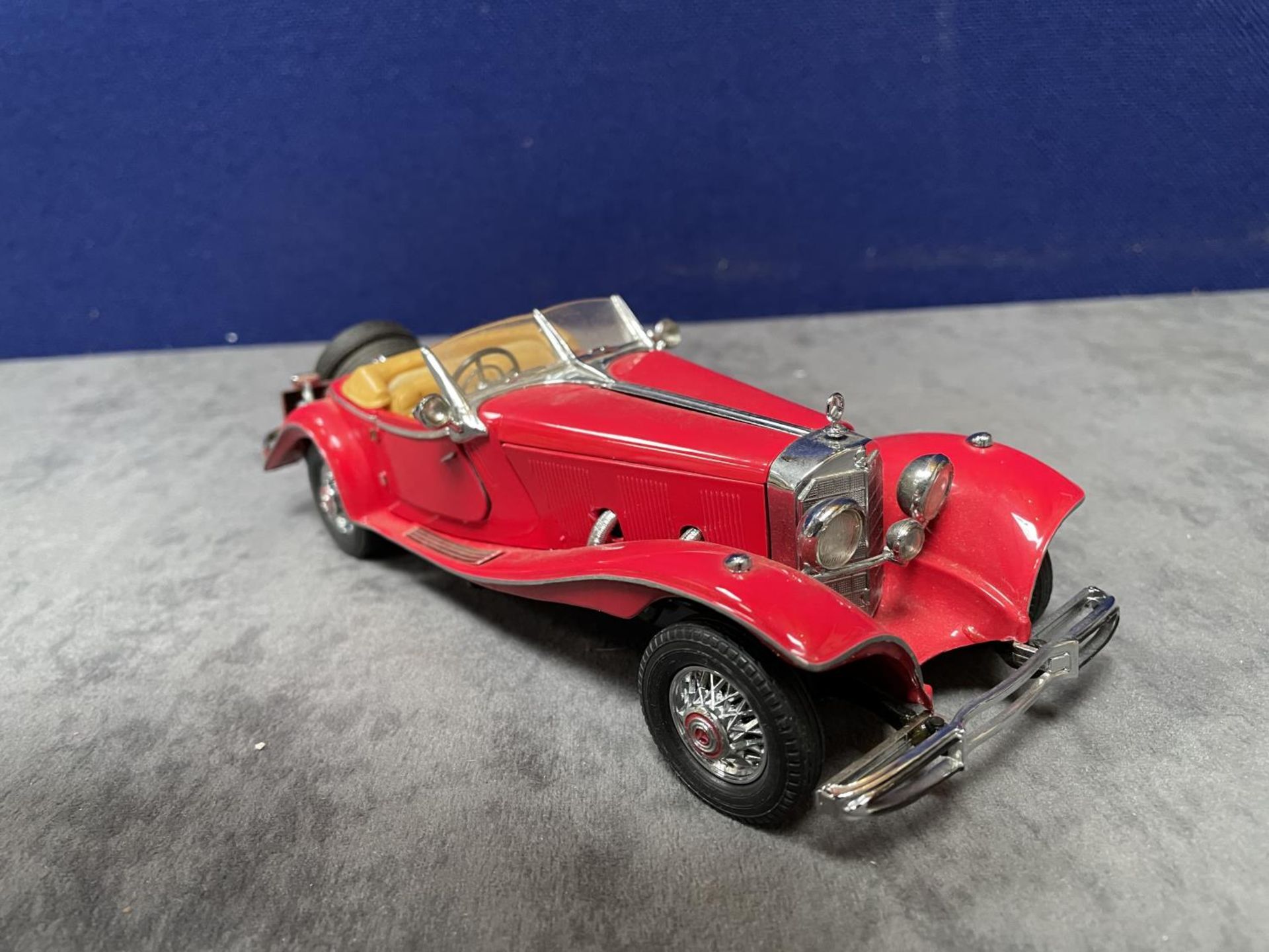 Franklin Mint 1935 Mercedes Benz 500k Special Roadster In Red 1/24 Scale The Mercedes-Benz 500K Is A - Bild 2 aus 4