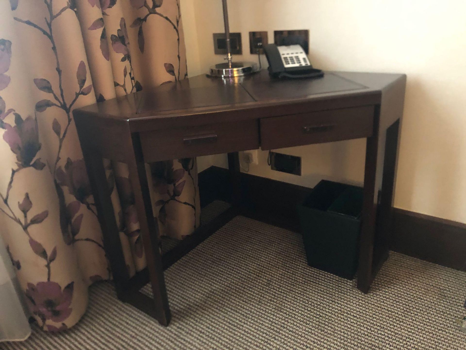 Corner Desk With Leather Inlay And Two Drawers 112 Cm Wide By 75 Cm X 76 Cm High ( Loc 233)