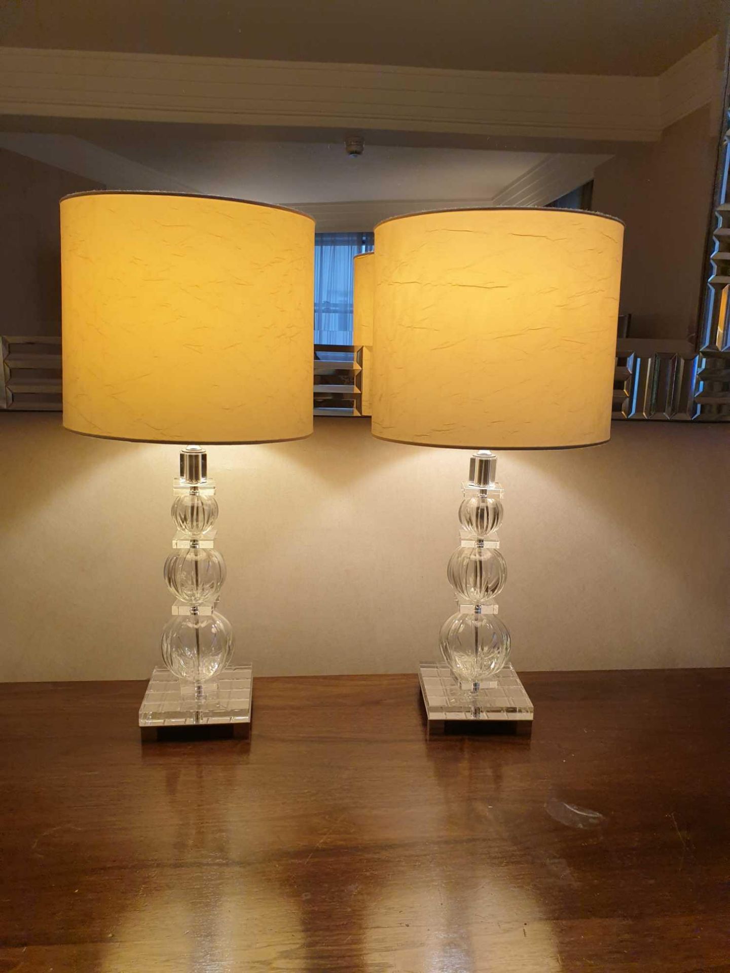 A Pair Of Leo Mirai Bedside Lamps Square Base Tiered Stem Single Bulb Cream Shade 65cm ( Loc 409) - Bild 2 aus 2