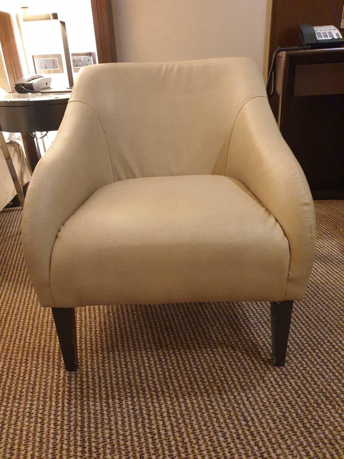 Edelman Beige Leather Lounge Chair Dark Brown Wooden Legs 80 (D) By 65 (W) By 70 Cm (H) (Loc 406) - Bild 3 aus 3