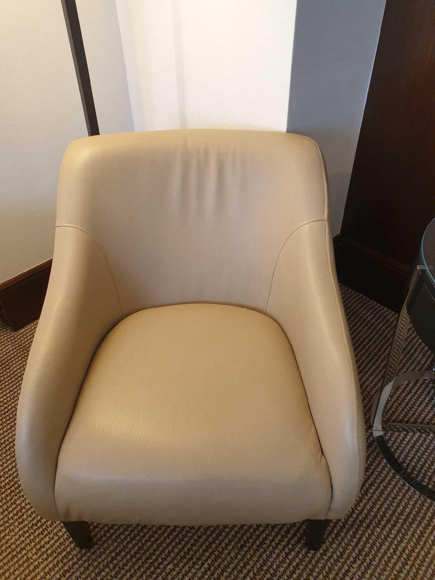 Edelman Beige Leather Lounge Chair Dark Brown Wooden Legs 80 (D) By 65 (W) By 70 Cm (H) (Loc 424) - Bild 3 aus 3