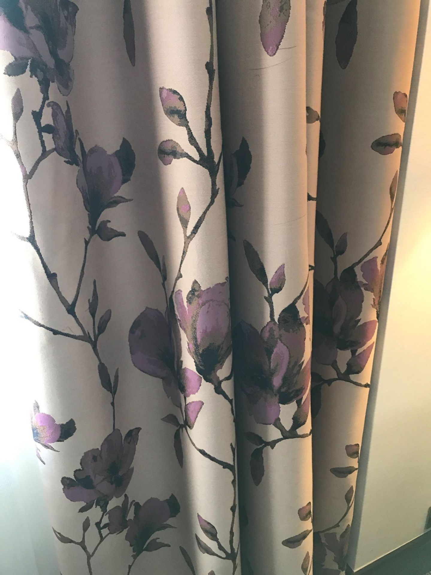 A Pair Drapes Jim Thompson Fabrics Soft Pink Floral Design Each Panel Measures 160cm Width 265cm - Image 3 of 3