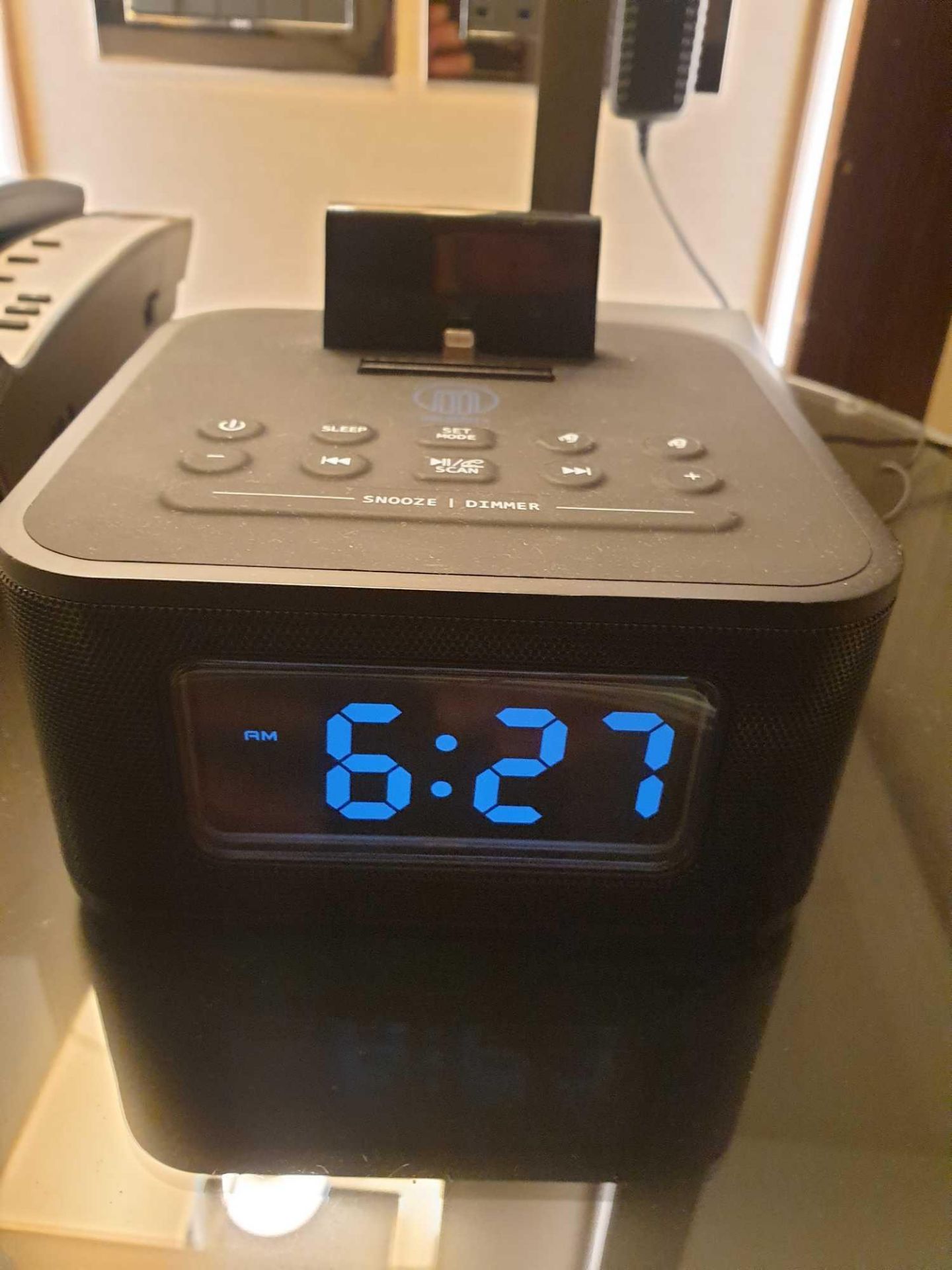 Majority Neptune Bluetooth Speaker 20W Docking Station Alarm Clock FM Radio Lightning Dock For - Bild 2 aus 2