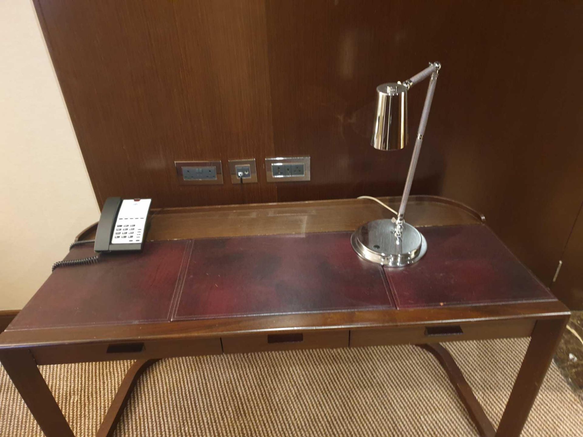 Walnut Veneer Desk By David Salmon Three Drawer With Inlay Leather Top 150 X 60 X 74cm( Loc 406) - Bild 2 aus 2
