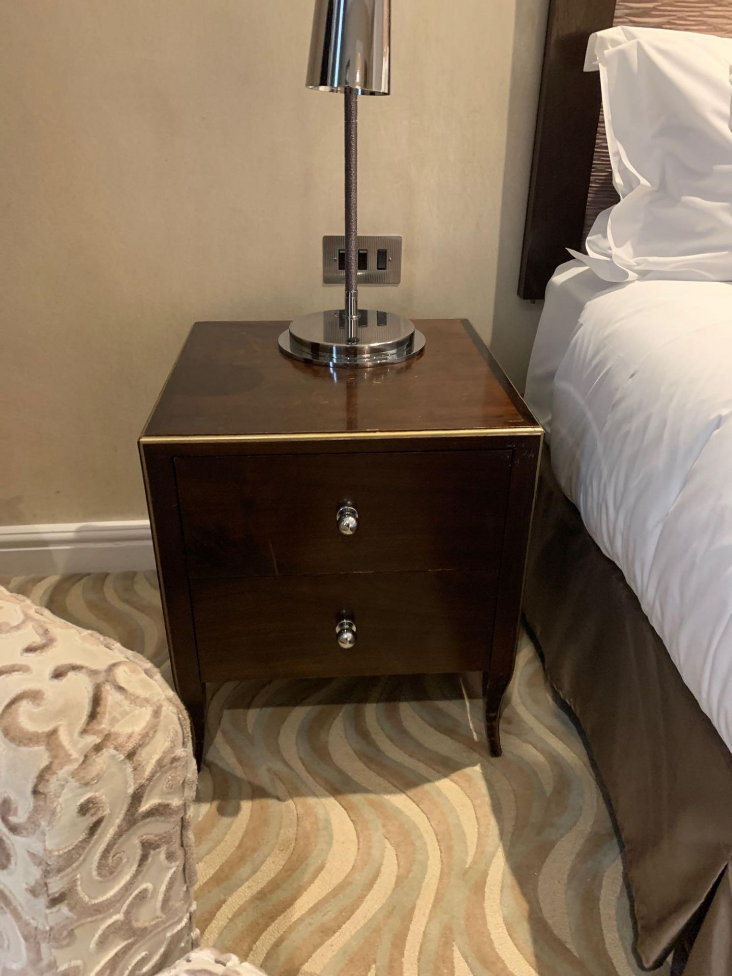 A Pair Of Two Drawer Bedside Tables With Gold Trim On 4 Tapering Legs Nickel Handles 50cms X 50cms - Bild 2 aus 5