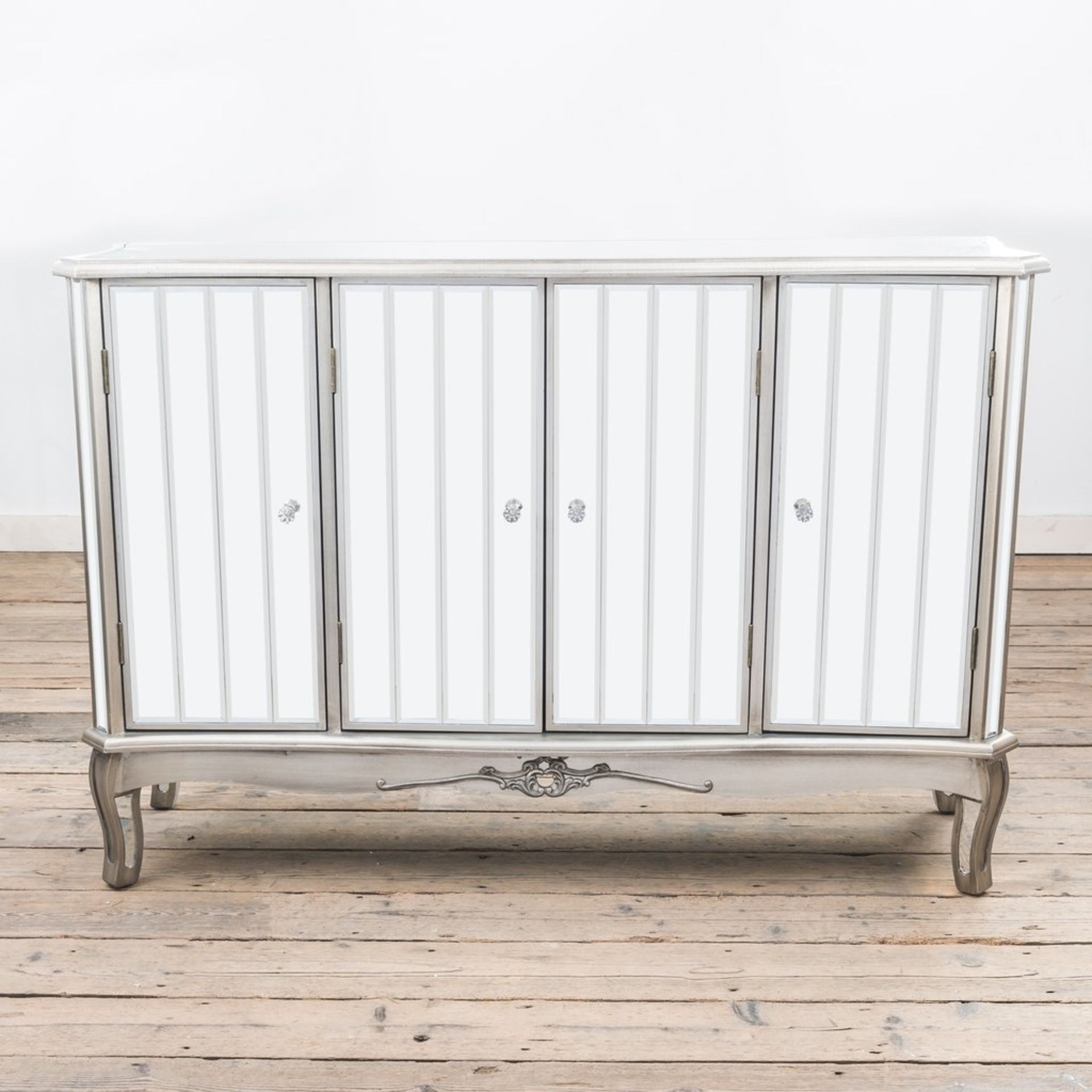 Argente Mirrored Four Door Sideboard This is one of the larger pieces in this glamorous range, - Bild 2 aus 2