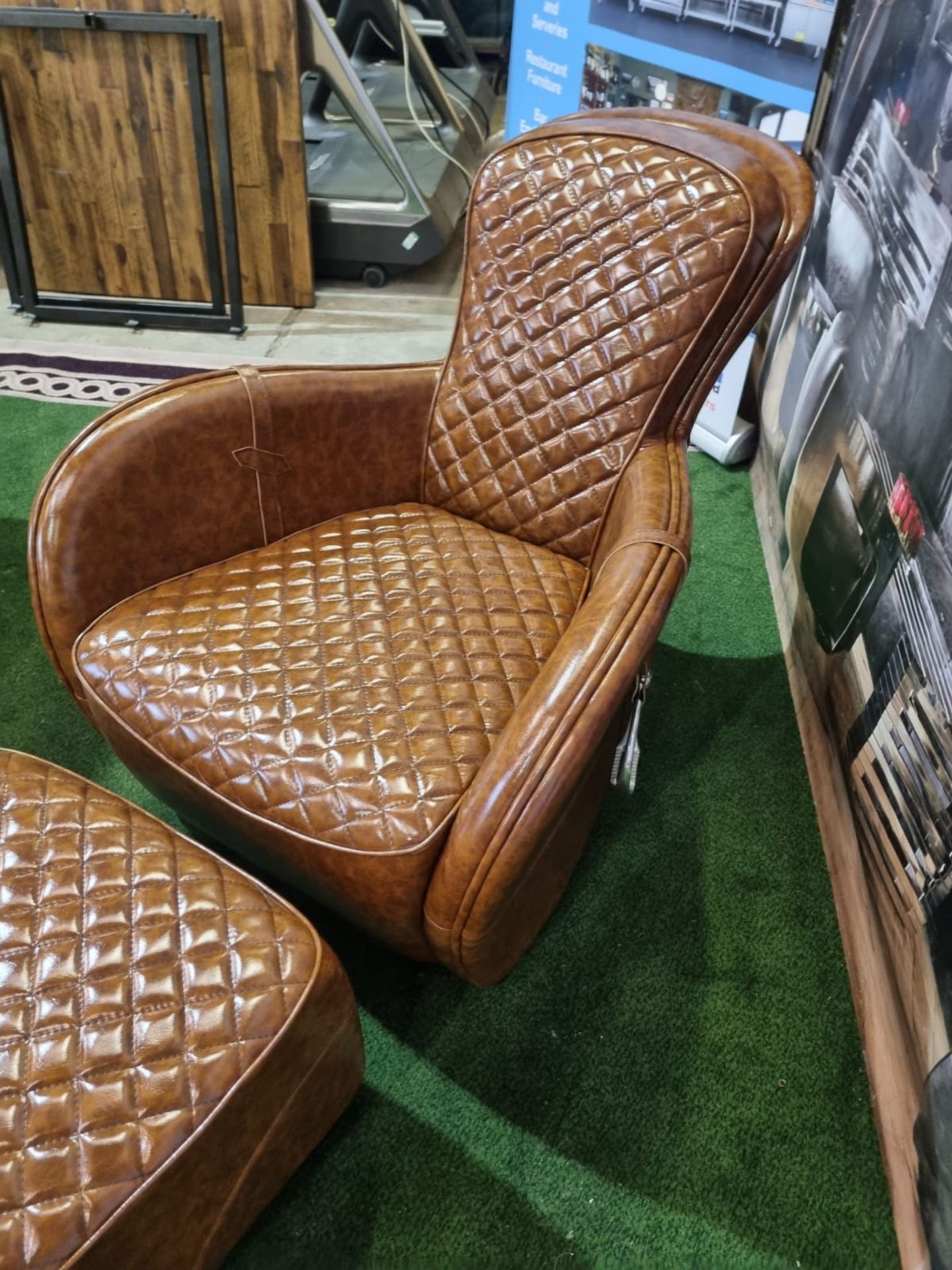 Saddle Chair In Vintage Leather Cigar complete with footstool Inspired by the heritage of equestrian - Bild 2 aus 7