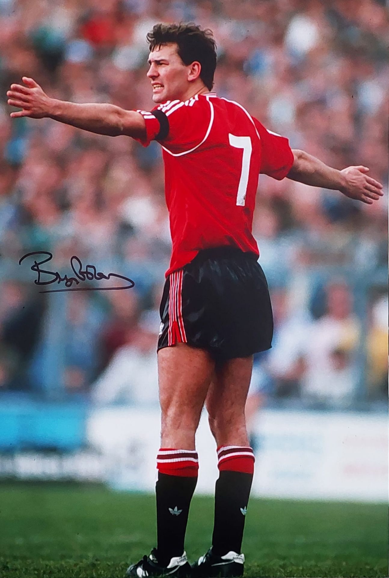 Bryan Robson Signed 12x8 Photo Autograph Manchester United Football AFTAL Approved Authenticators