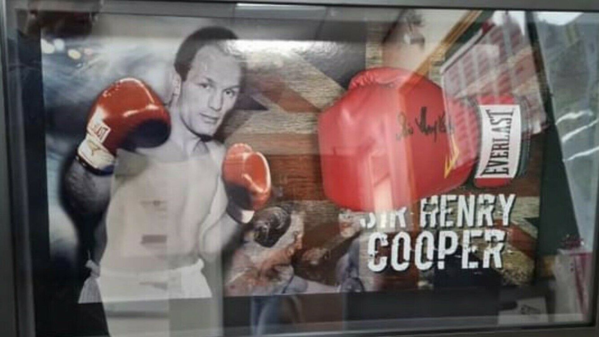 Sir Henry Cooper Signed And Framed Boxing Glove Supplied with Certificate Of Authenticity