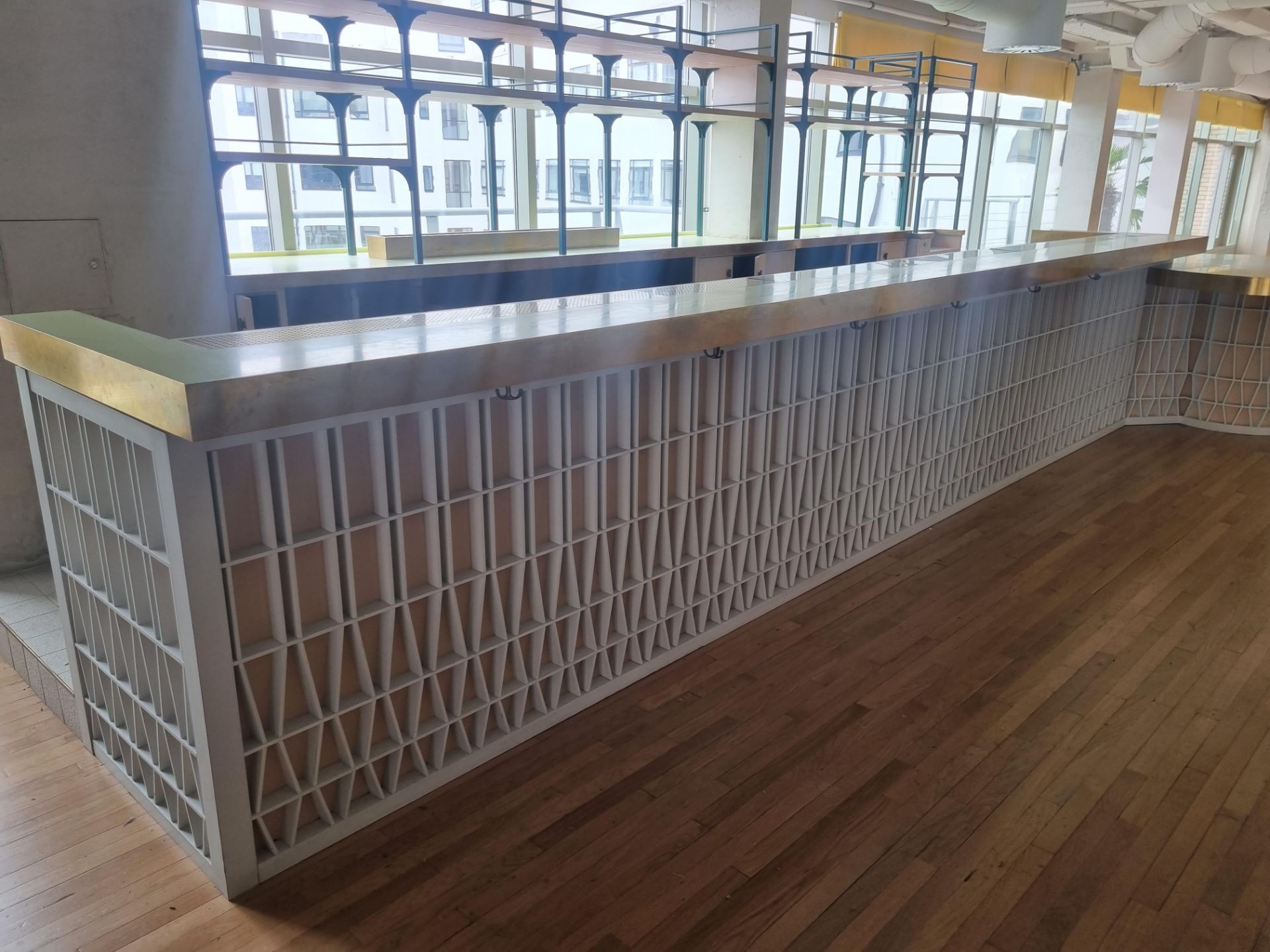 Bespoke Bar comprising 7M composite Topped Bar Servery Counter on Decorative Wooden structure with ( - Bild 5 aus 6