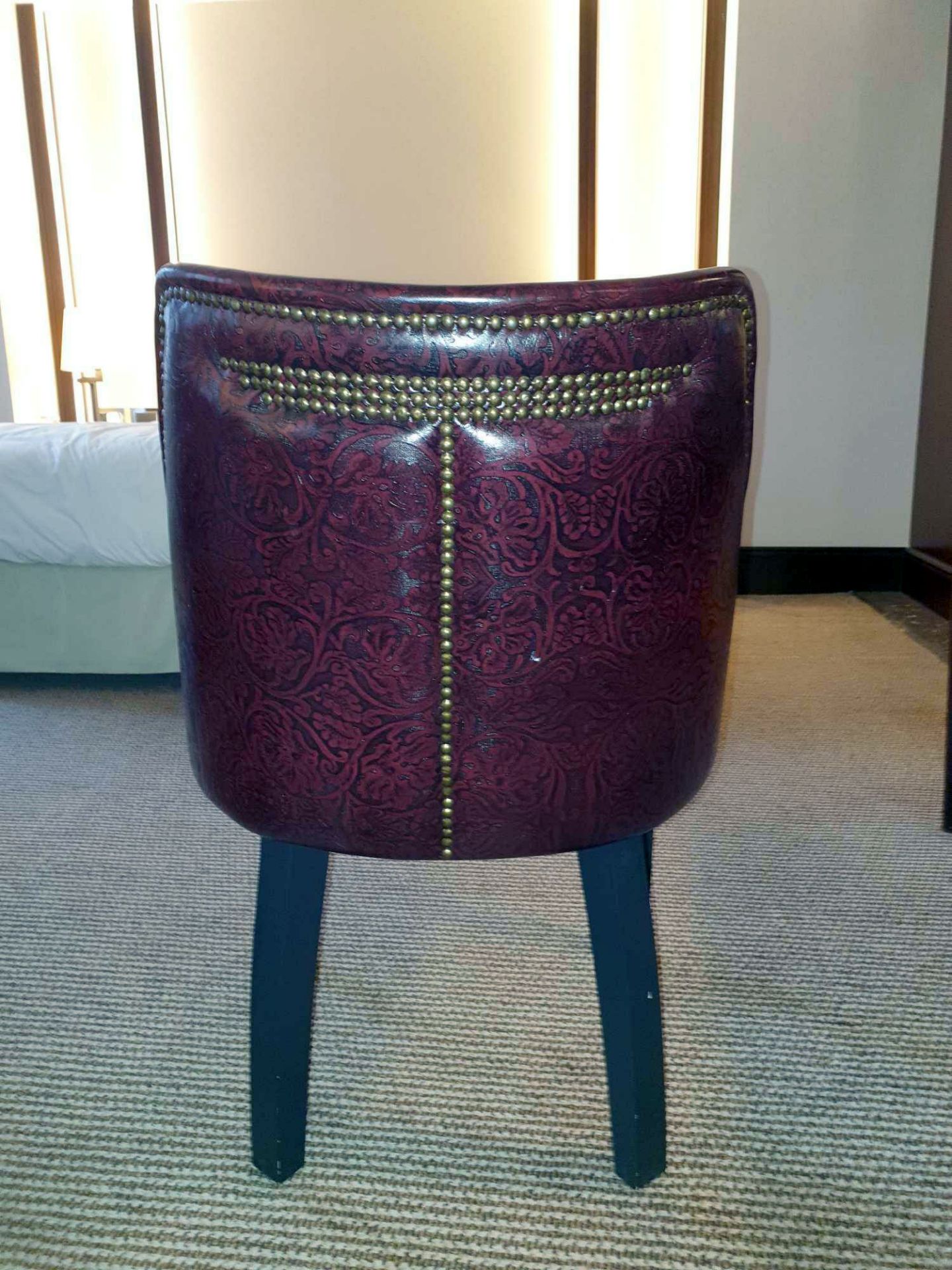 A Pair of Brava Tub Chair Pattern Leather Studded With Wooden Legs. 55 X 45 X 82cm - Bild 8 aus 8