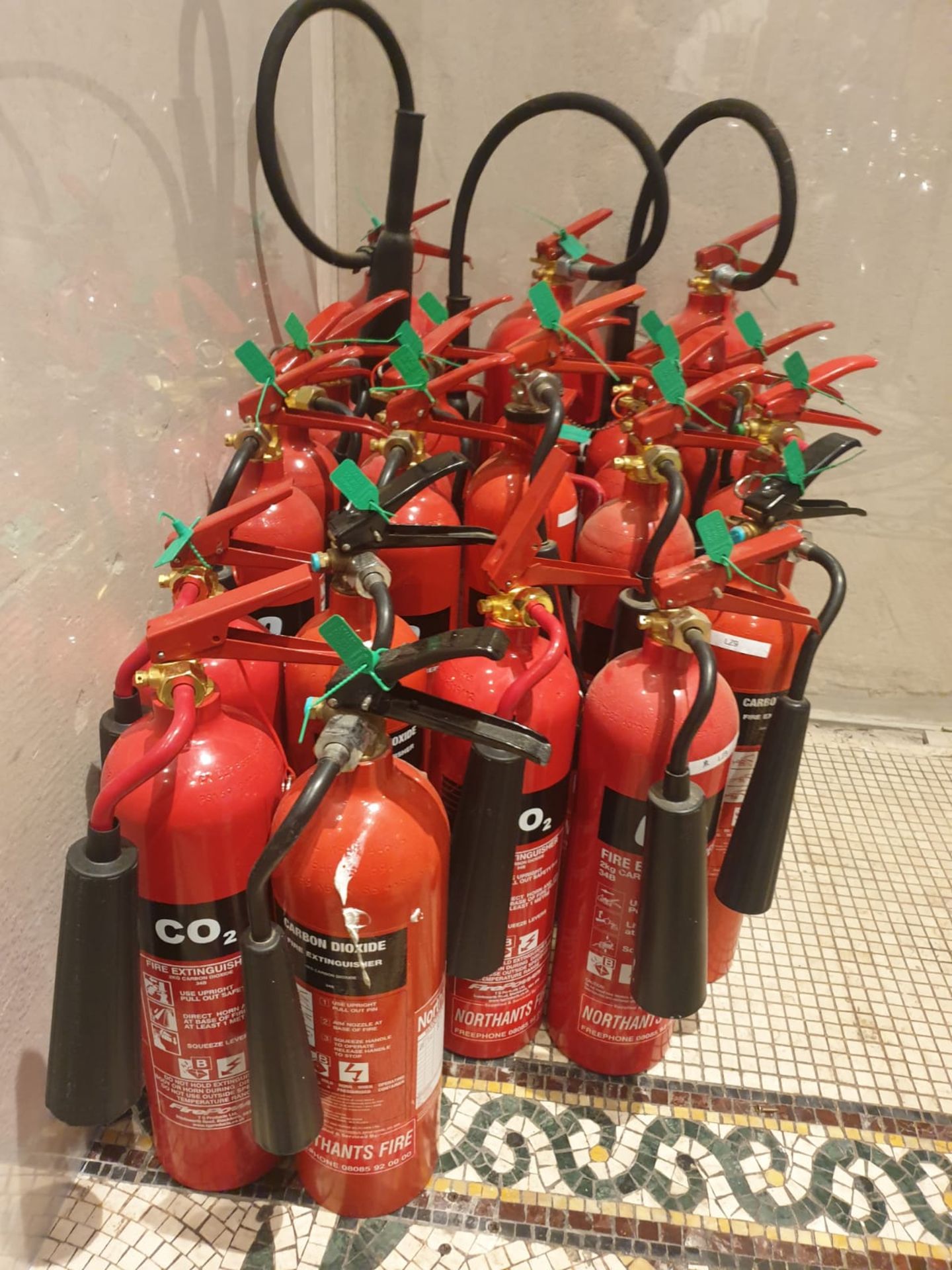 4 x Red fire extinquisher C02 2kg