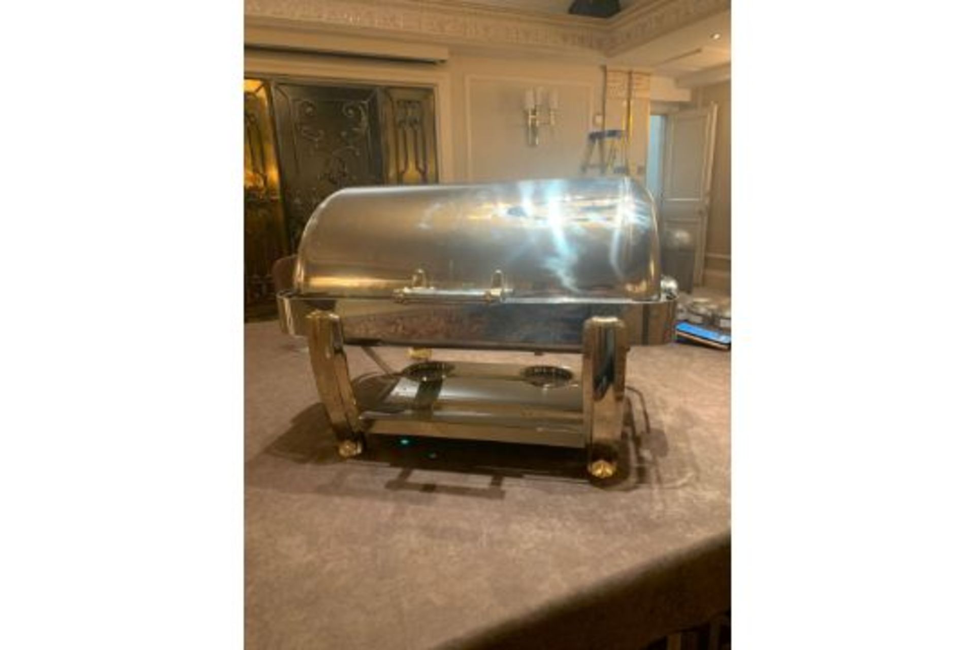 Elia Deluxe Stainless Steel And Brass Leg Chafing Dish With Roll Top. 72x 41x 40cm With Two