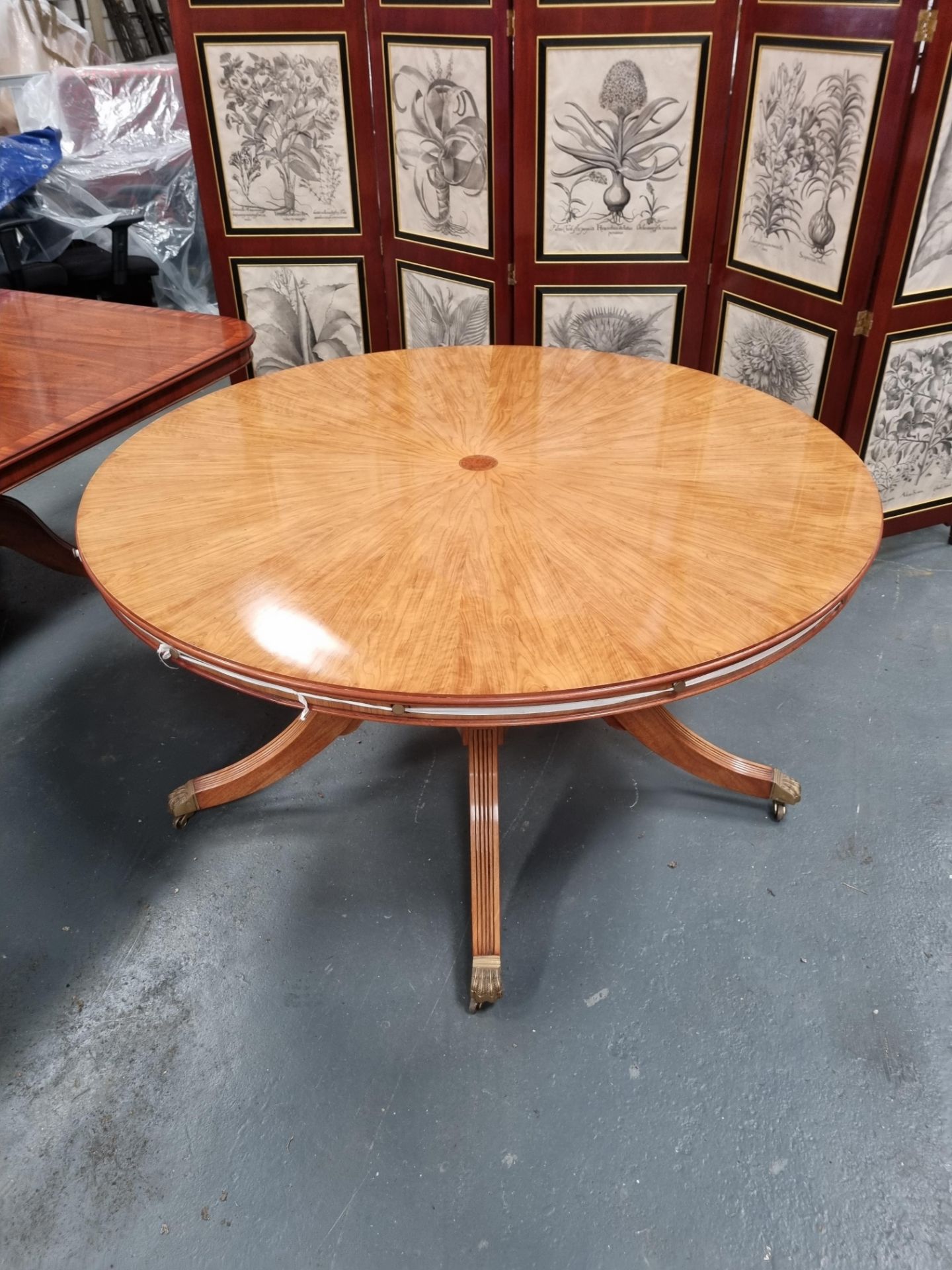 Arthur Brett Extending Circular Dining Table With Olivewood Veneers on one pedestal with five legs - Bild 2 aus 4