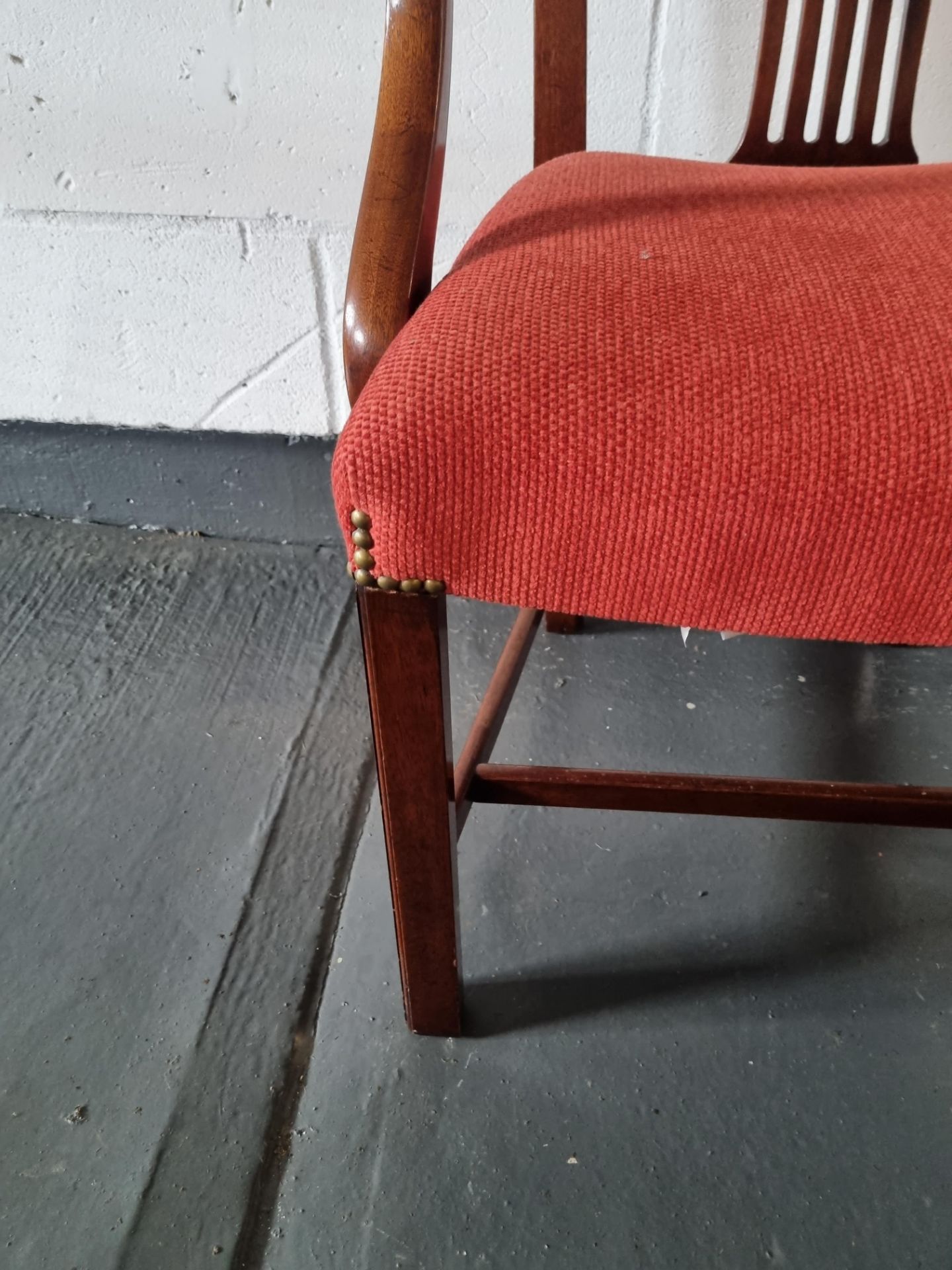 Arthur Brett Mahogany Dining Arm Chair With Spindle Detail To Back And Carved Tapered Front Legs - Bild 4 aus 6