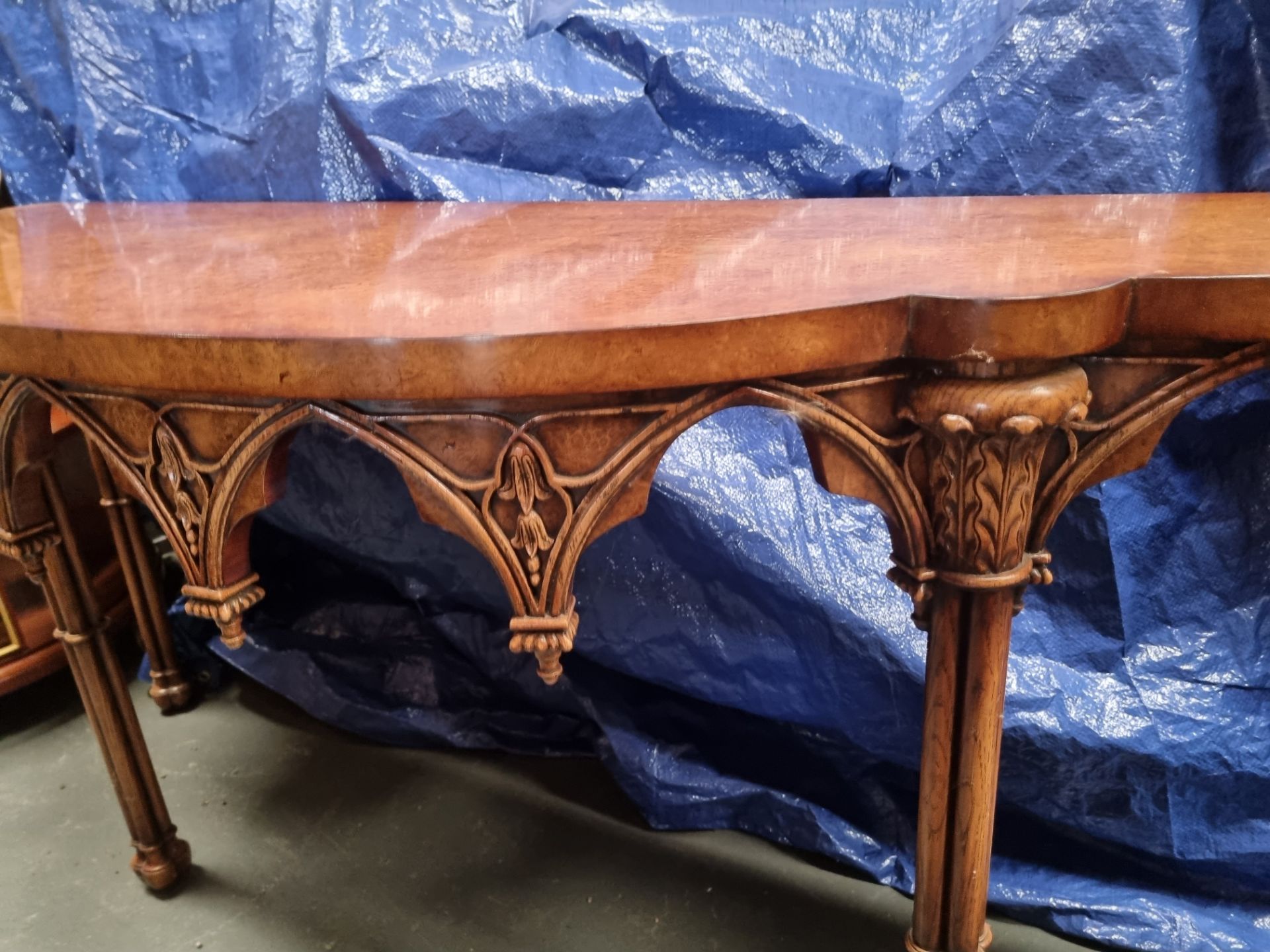 Arthur Brett Burr oak gothic side table Height 84cm width 183cm Depth 57cm - Bild 2 aus 3