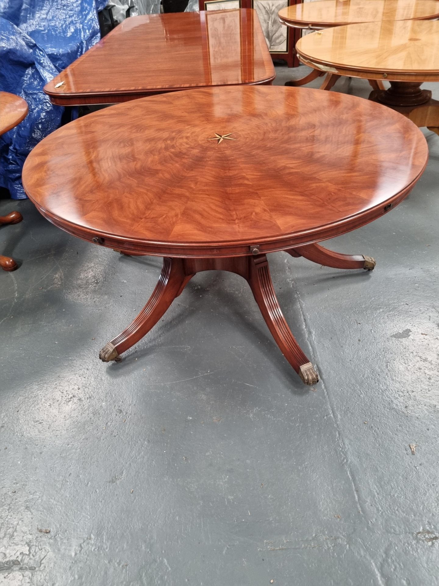 Arthur Brett extending Mahogany Circular Dining Table with centre star detail on one pedestal with