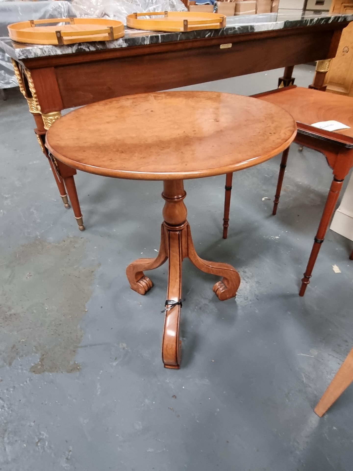 Arthur Brett Burr Walnut Occasional Table In X Antique Finish this highly unusual piece is - Bild 2 aus 4