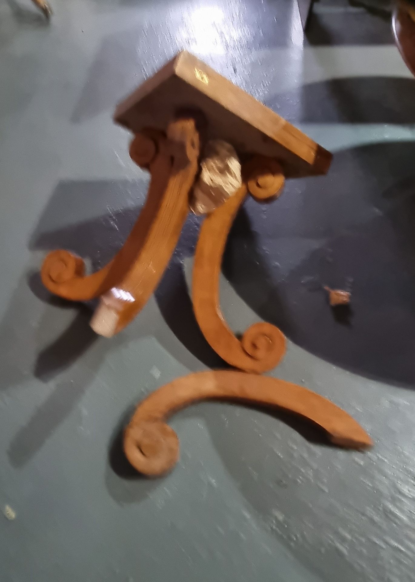 Needs repair Arthur Brett Walnut Centre Table supported by classical scroll base adorned with an - Image 2 of 4