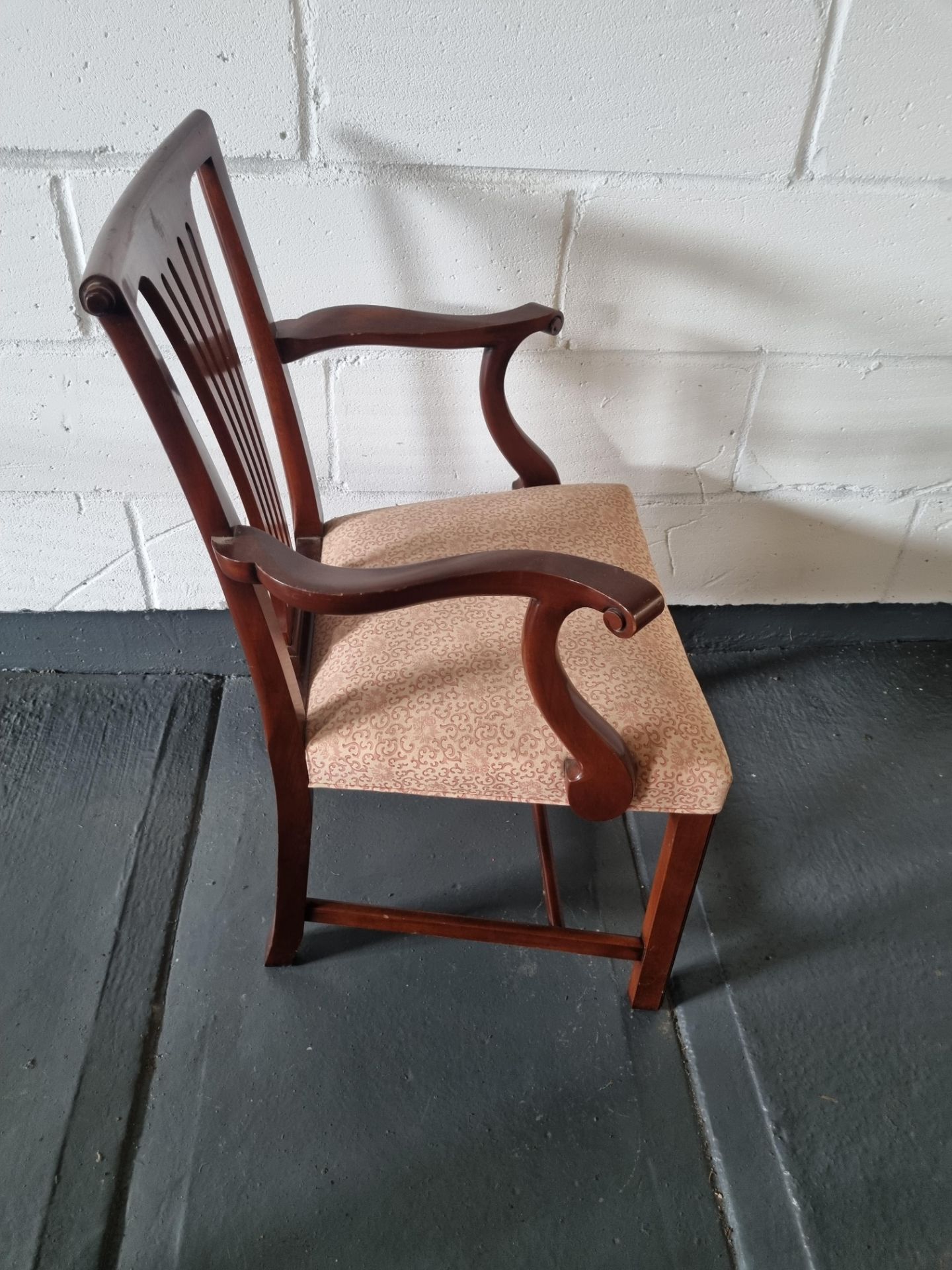 Arthur Brett Mahogany Dining Arm Chair With Spindle Detail To Back And Carved Tapered Front Legs - Bild 5 aus 5