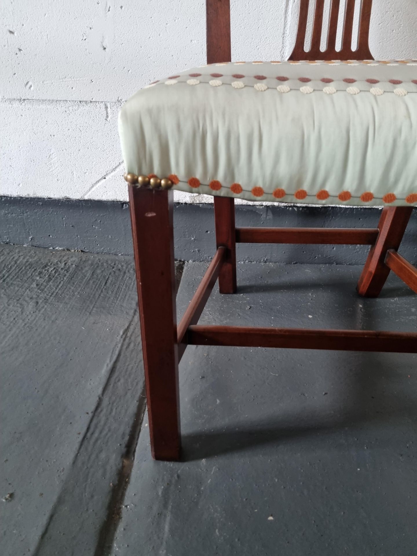 Arthur Brett Mahogany Dining Arm Chair With Spindle Detail To Back And Carved Tapered Front Legs - Image 3 of 5