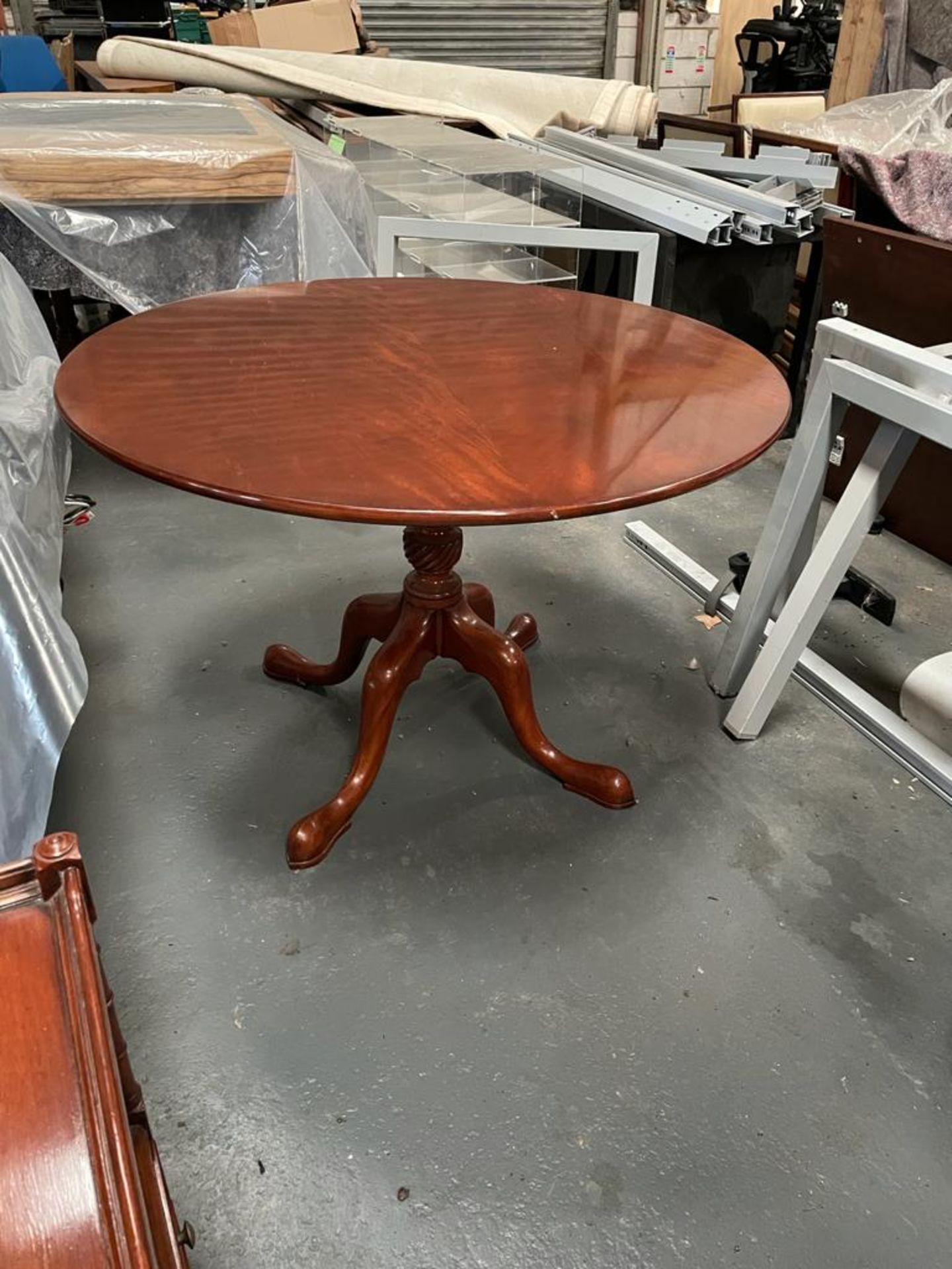 Arthur Brett Mahogany circular dining table With fixed top Height 74cm Diameter 135cm