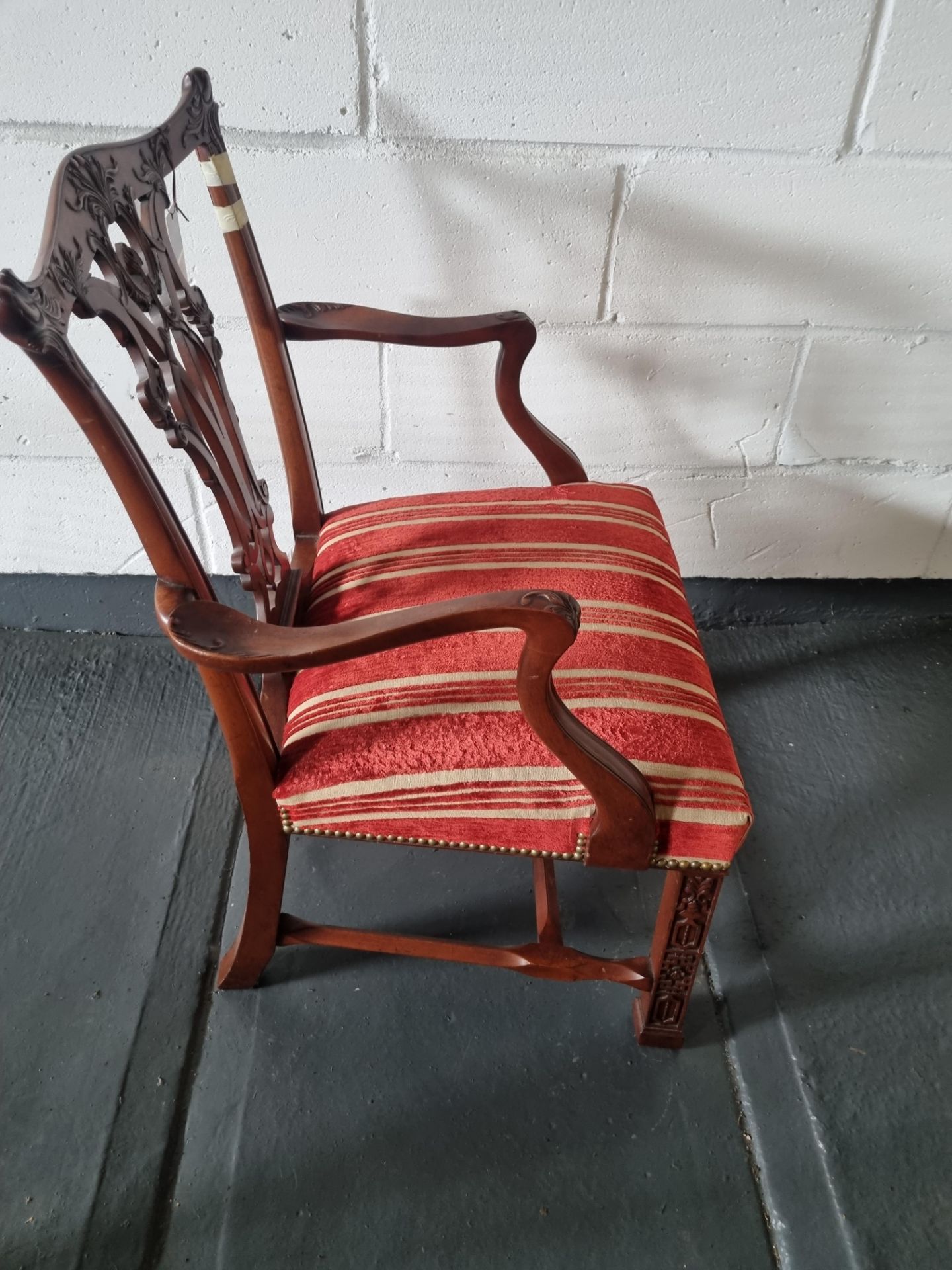 Arthur Brett Mahogany Dining Side Chair With Subtly Carved Detail To Back And Front Legs With A - Bild 5 aus 5