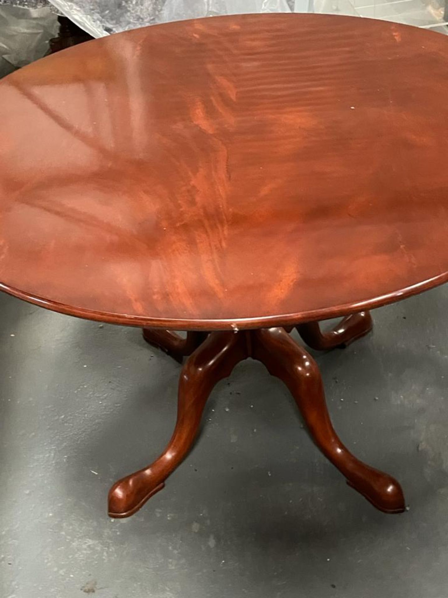 Arthur Brett Mahogany circular dining table With fixed top Height 74cm Diameter 135cm - Bild 2 aus 2